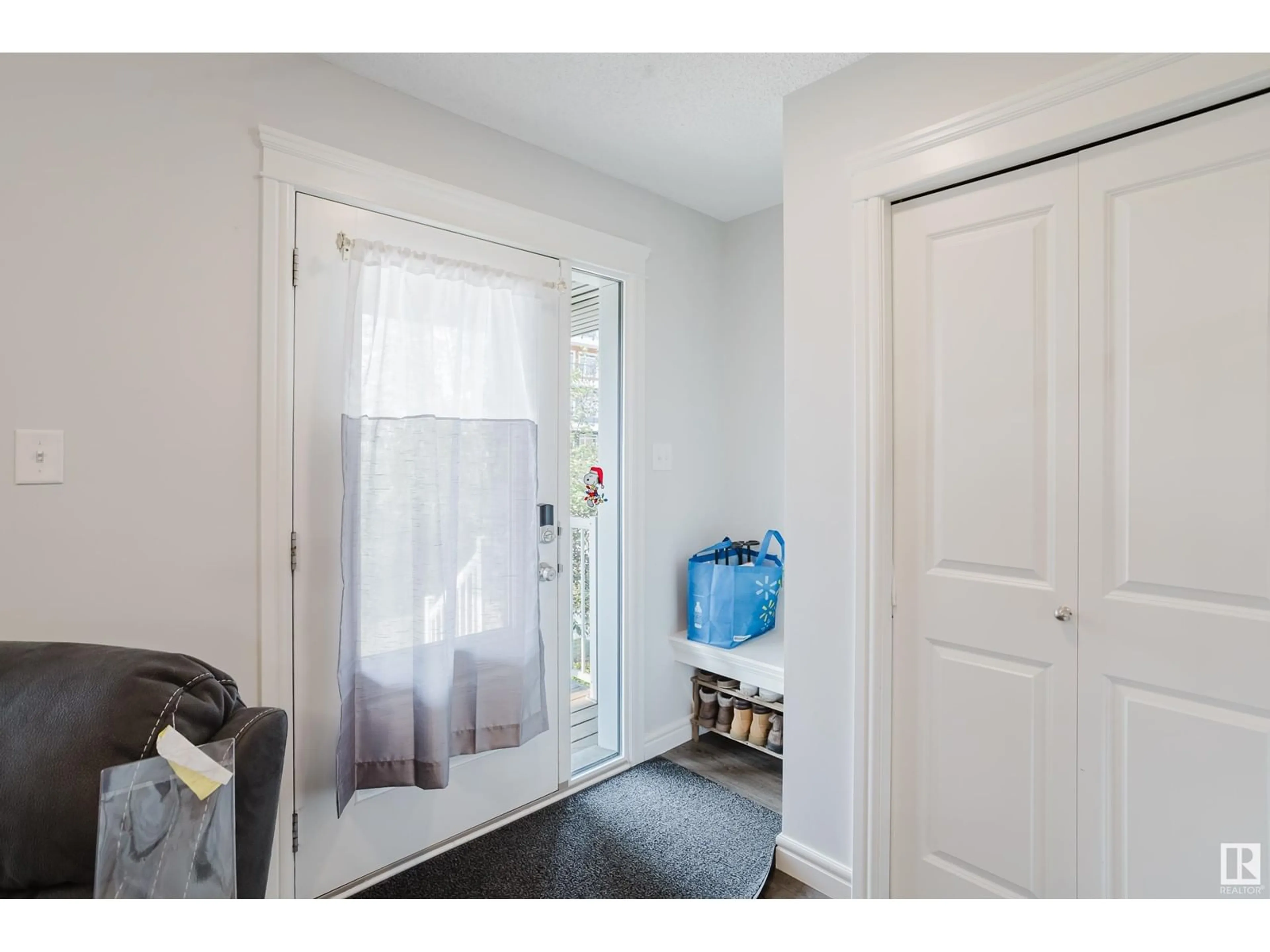 Indoor entryway for 5654 JUCHLI AV, Edmonton Alberta T5E6X5