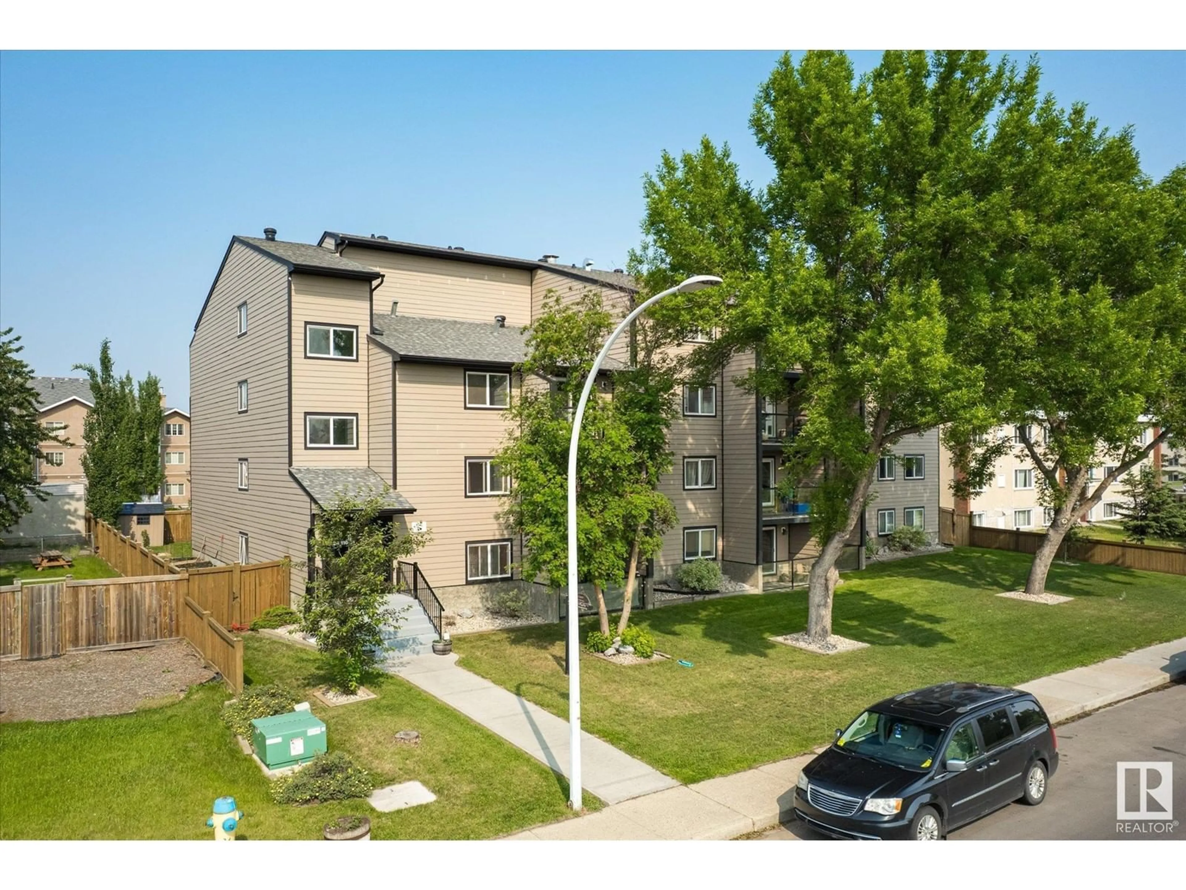 A pic from outside/outdoor area/front of a property/back of a property/a pic from drone, street for #302 - 11224 116 ST NW, Edmonton Alberta T5G2W1