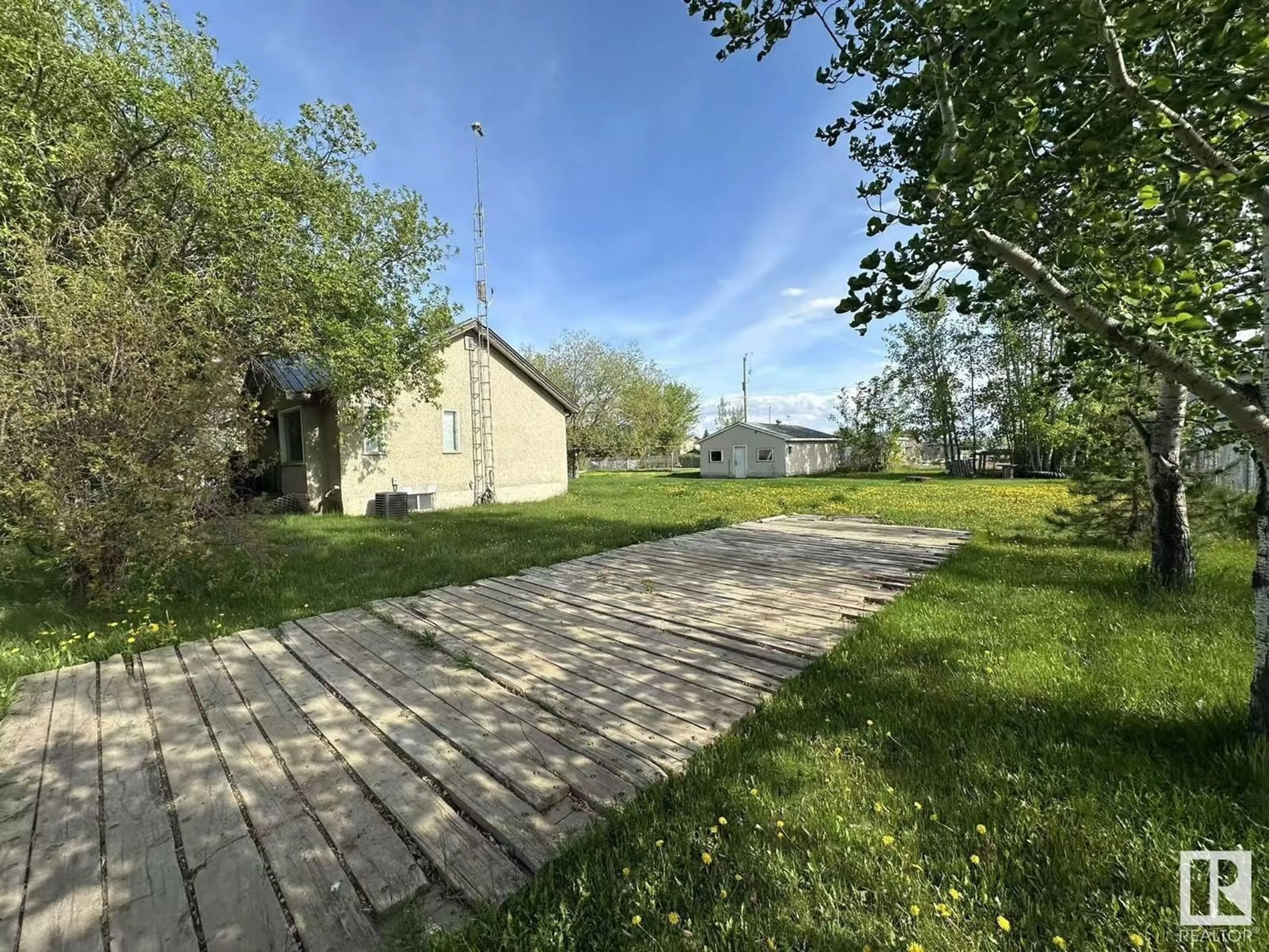 A pic from outside/outdoor area/front of a property/back of a property/a pic from drone, street for 5013 49 AV, Egremont Alberta T0A0Z0