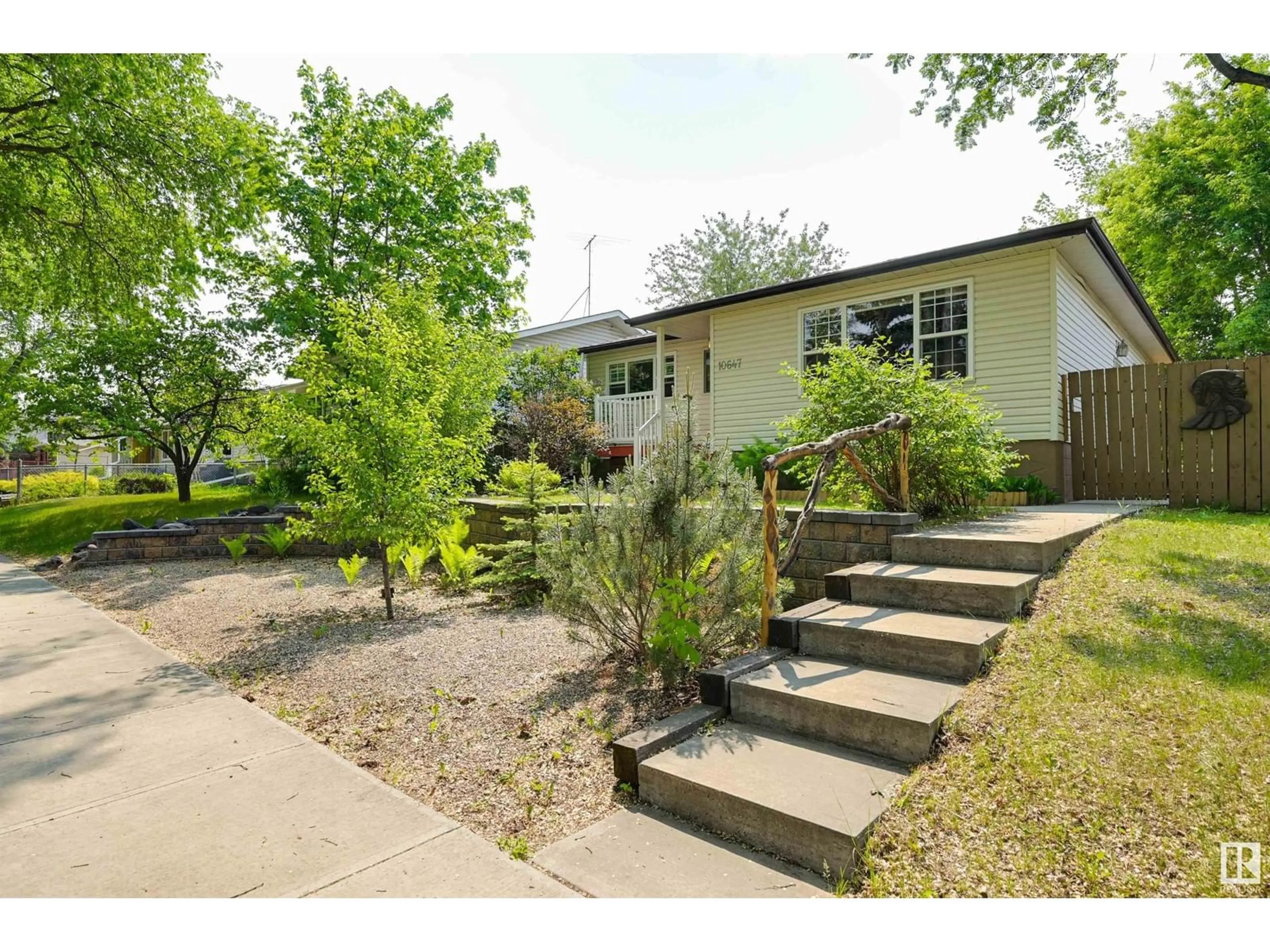A pic from outside/outdoor area/front of a property/back of a property/a pic from drone, street for NW - 10647 65 AV, Edmonton Alberta T6H1V5