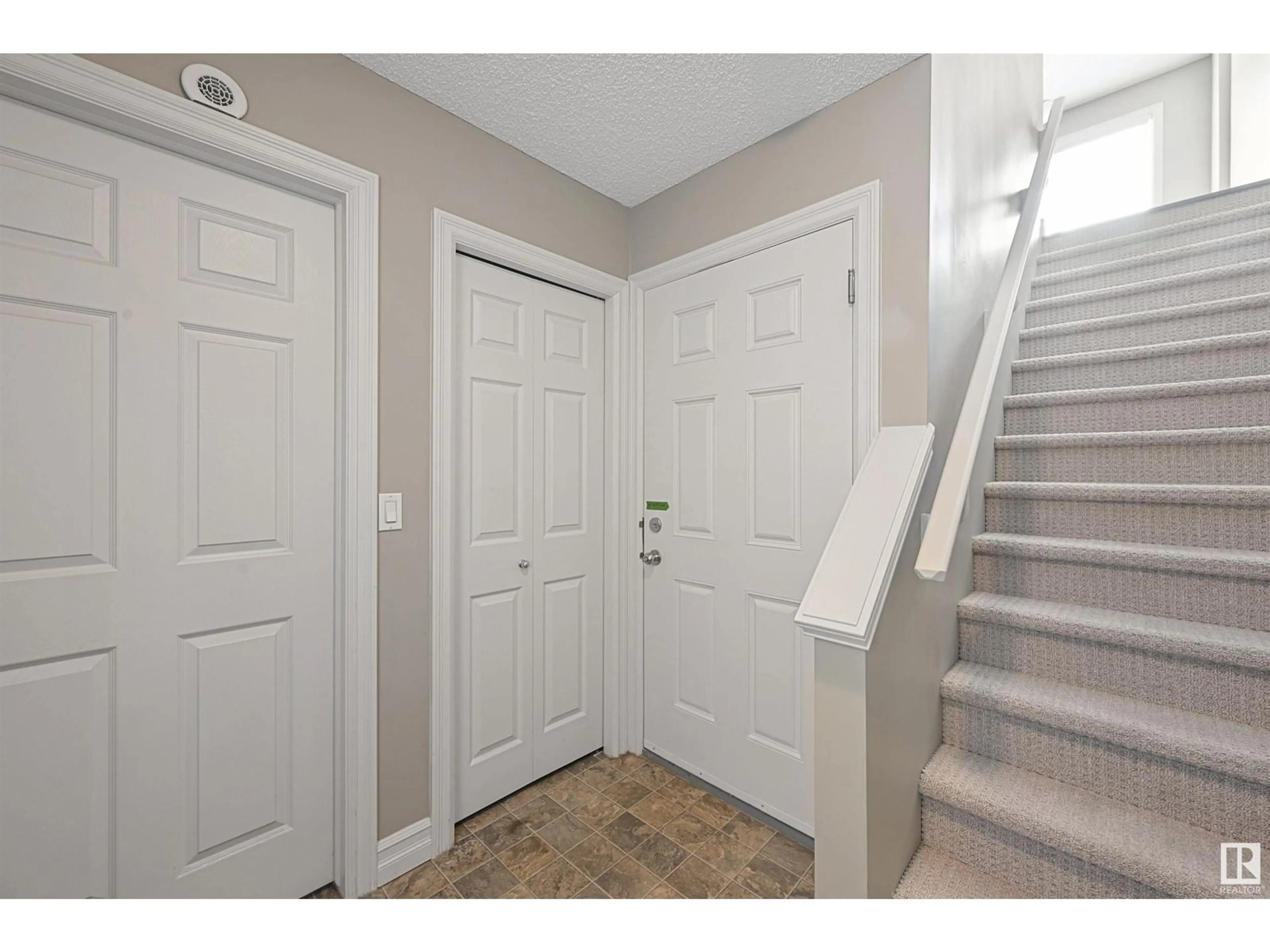 Indoor entryway for 137 - 2336 ASPEN TR, Sherwood Park Alberta T8H0J1