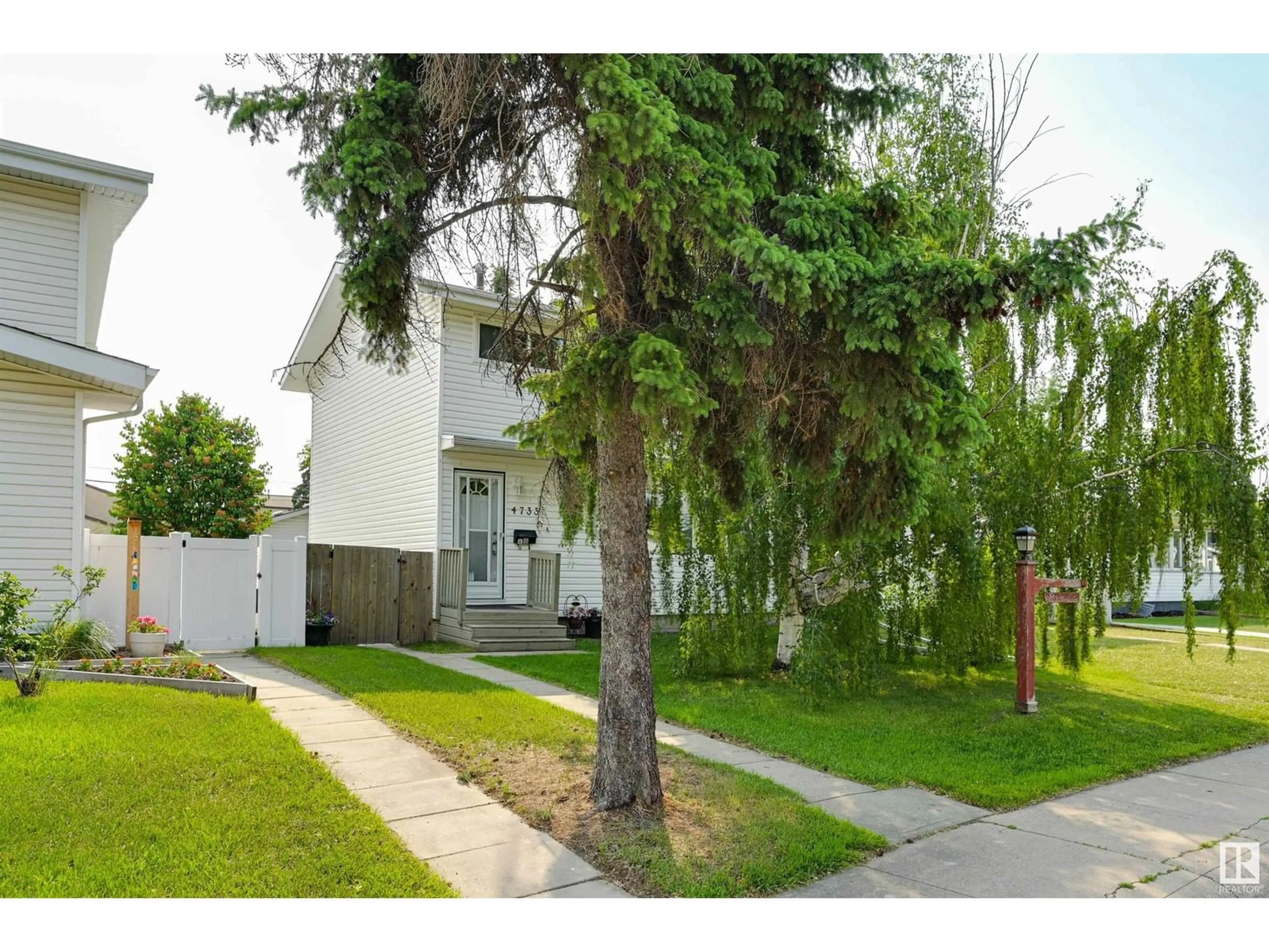 Home with vinyl exterior material, street for 4733 105 ST, Edmonton Alberta T6H2M3