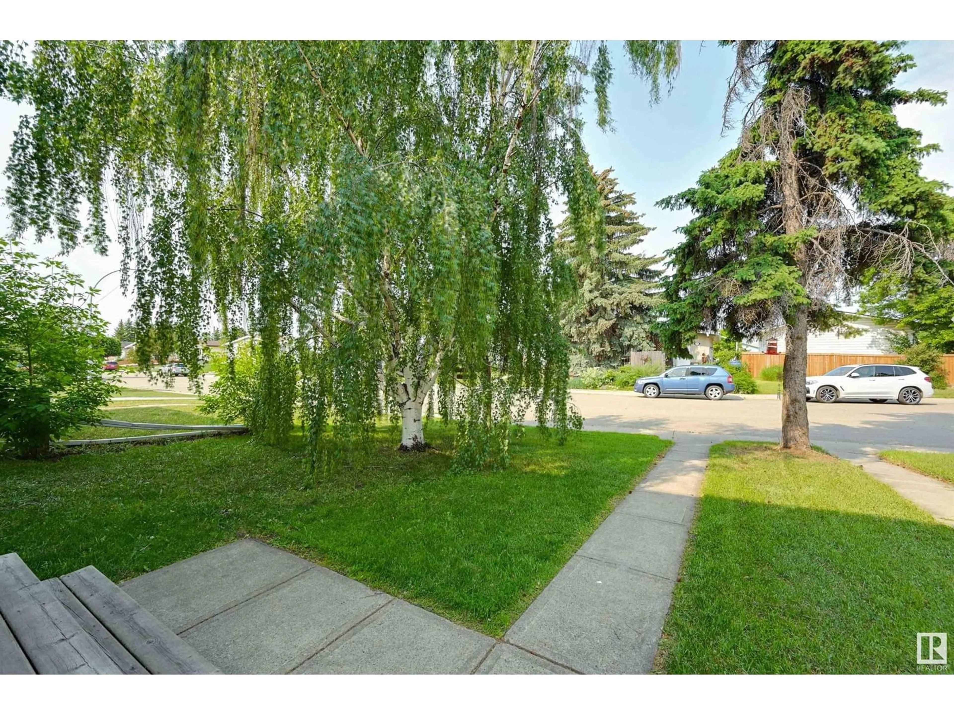 Patio, street for 4733 105 ST, Edmonton Alberta T6H2M3
