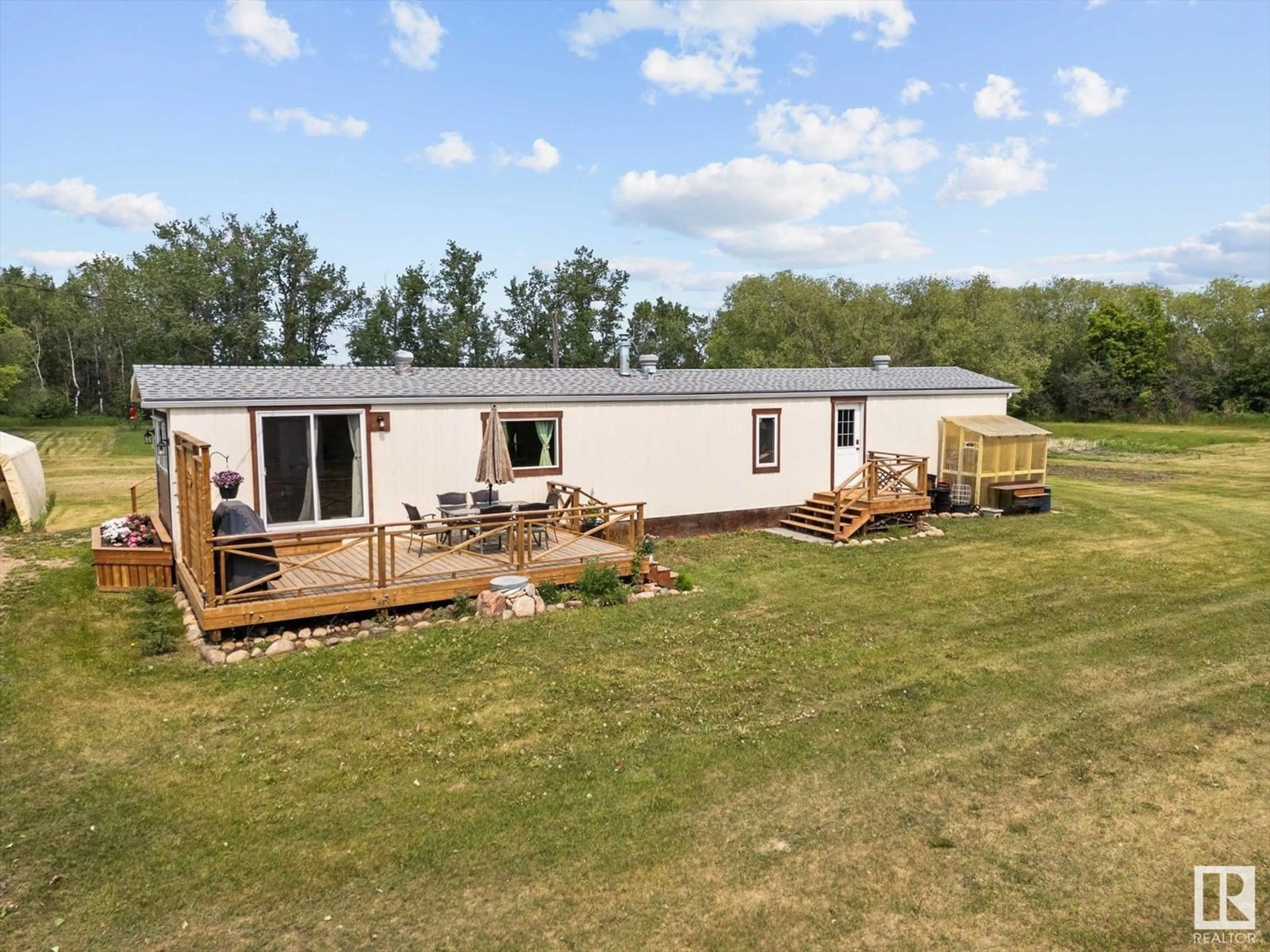A pic from outside/outdoor area/front of a property/back of a property/a pic from drone, building for 58429 RGE ROAD 245, Rural Westlock County Alberta T0G1L0
