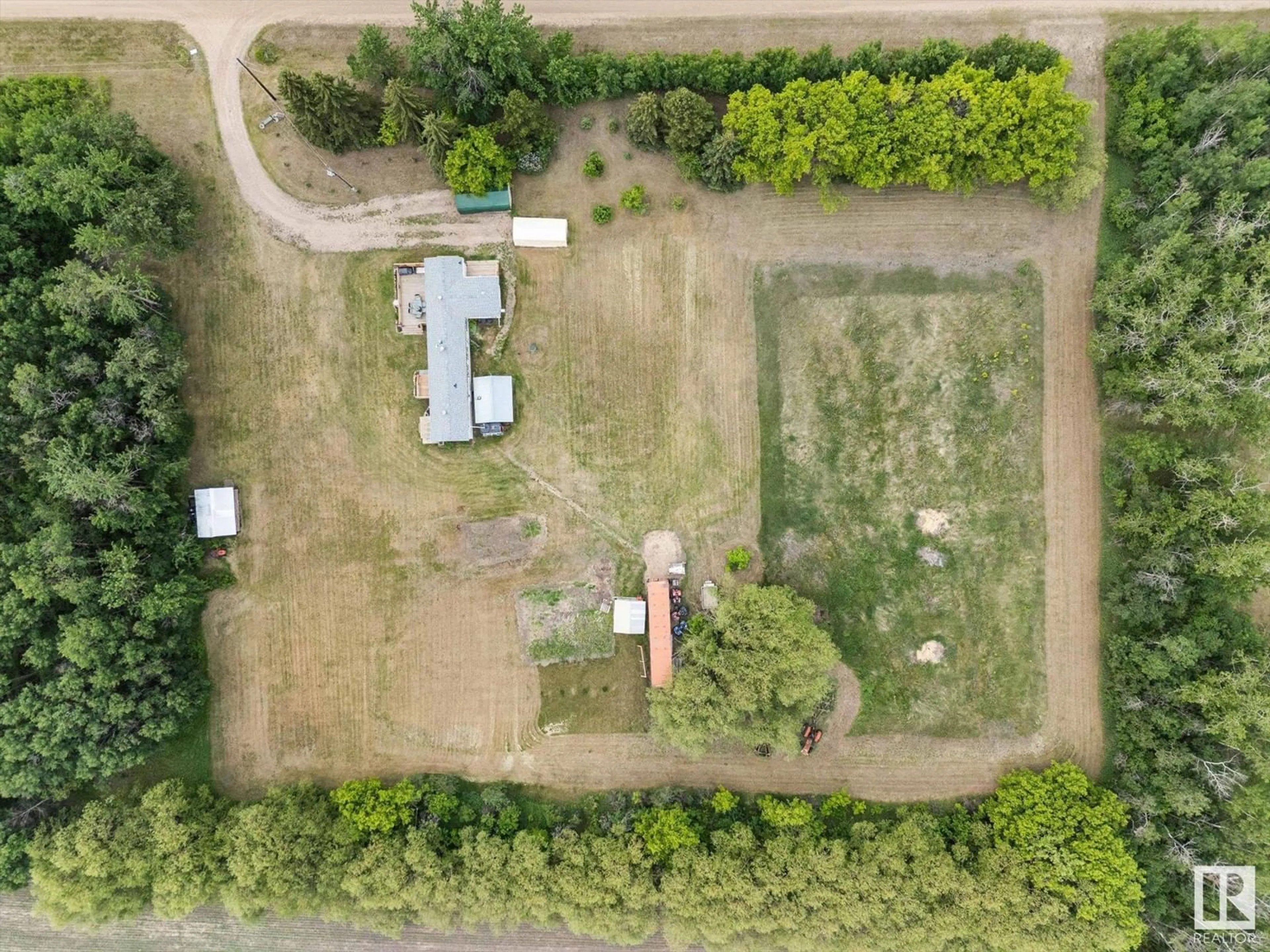 A pic from outside/outdoor area/front of a property/back of a property/a pic from drone, unknown for 58429 RGE ROAD 245, Rural Westlock County Alberta T0G1L0