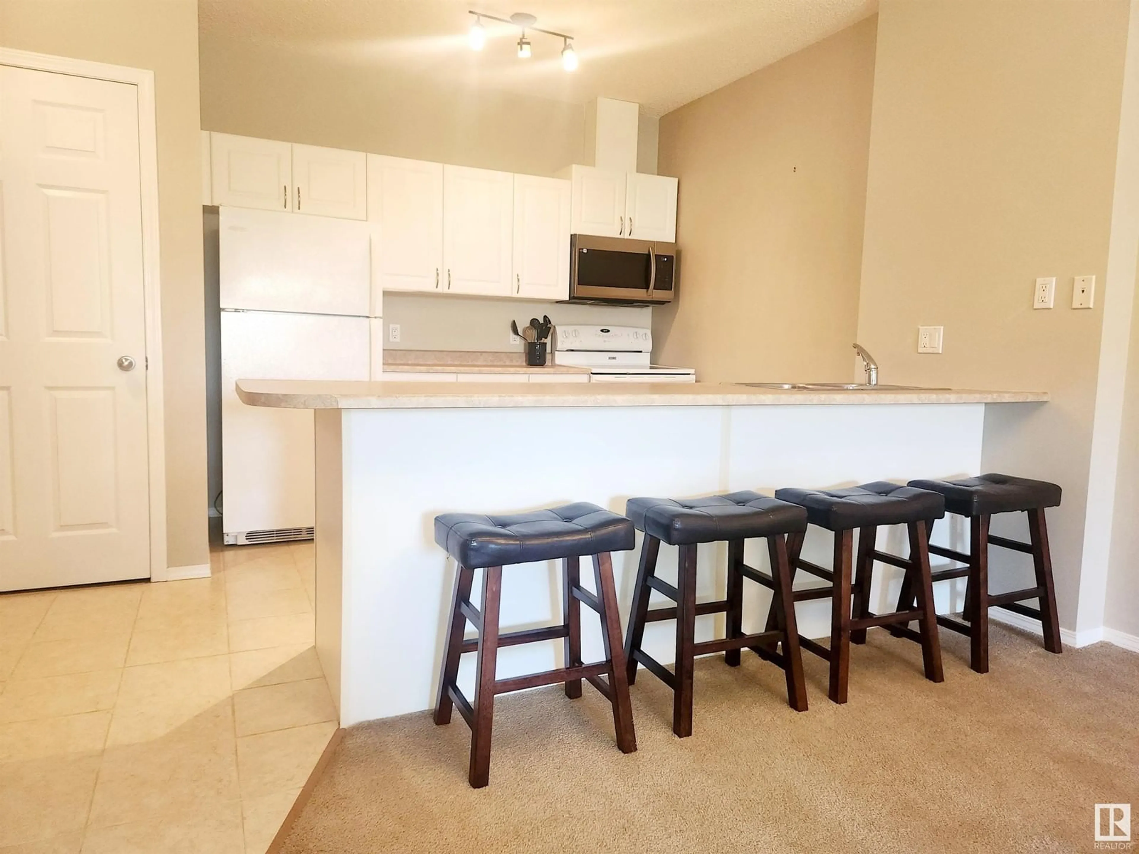 Standard kitchen, unknown for 403 - 9919 105 ST NW, Edmonton Alberta T5K1B1