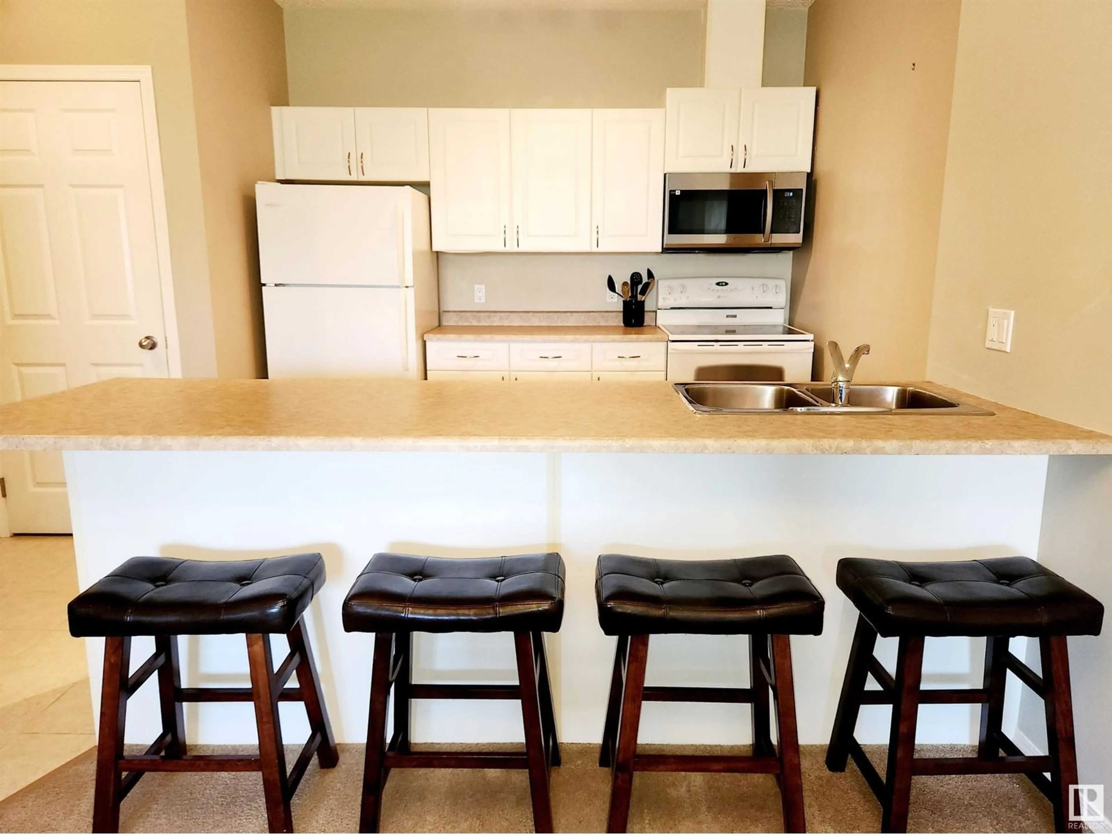 Standard kitchen, unknown for 403 - 9919 105 ST NW, Edmonton Alberta T5K1B1
