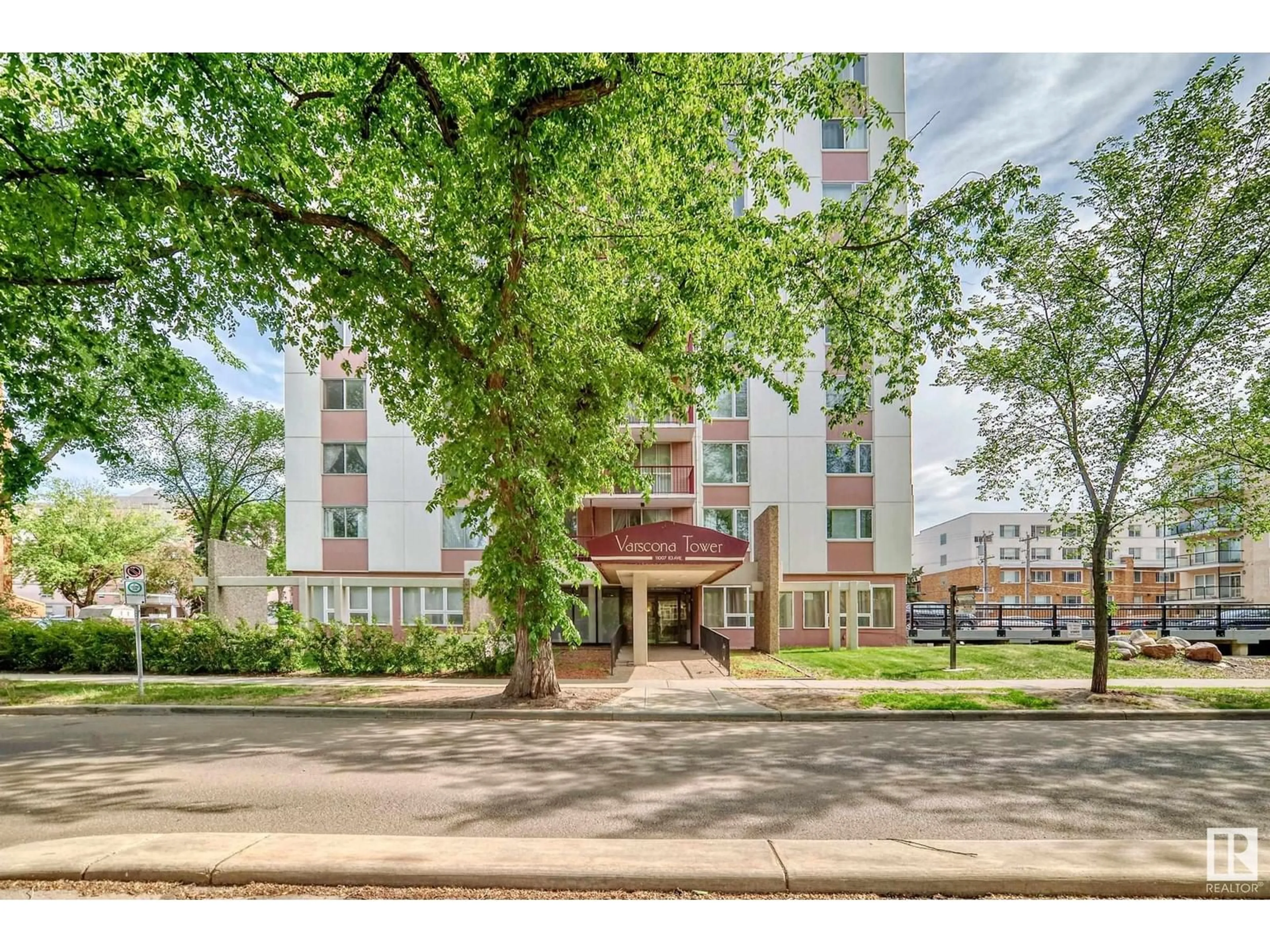 Indoor foyer for #503 - 11007 83 AV, Edmonton Alberta T6G0T9