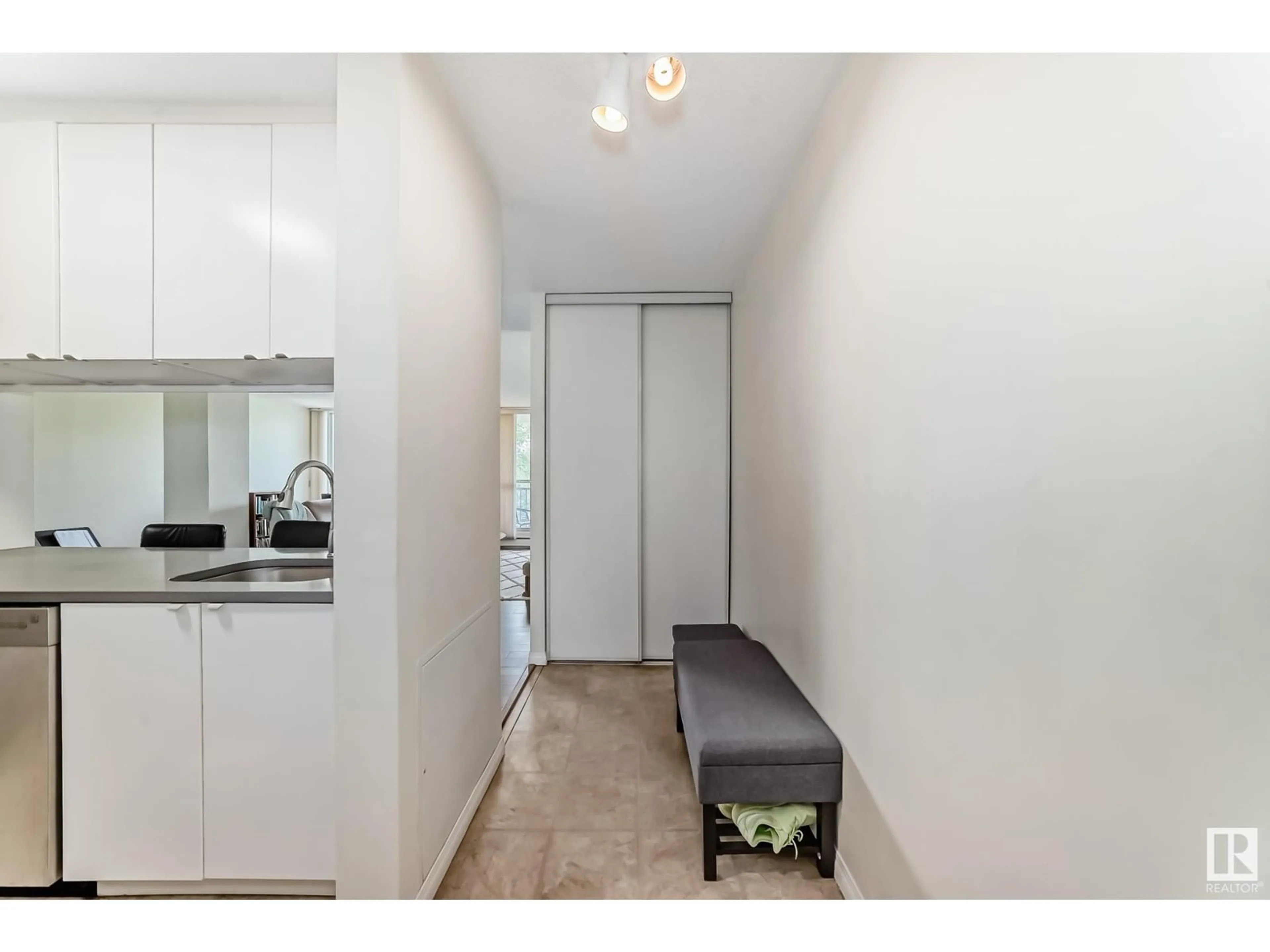 Indoor entryway for #503 - 11007 83 AV, Edmonton Alberta T6G0T9