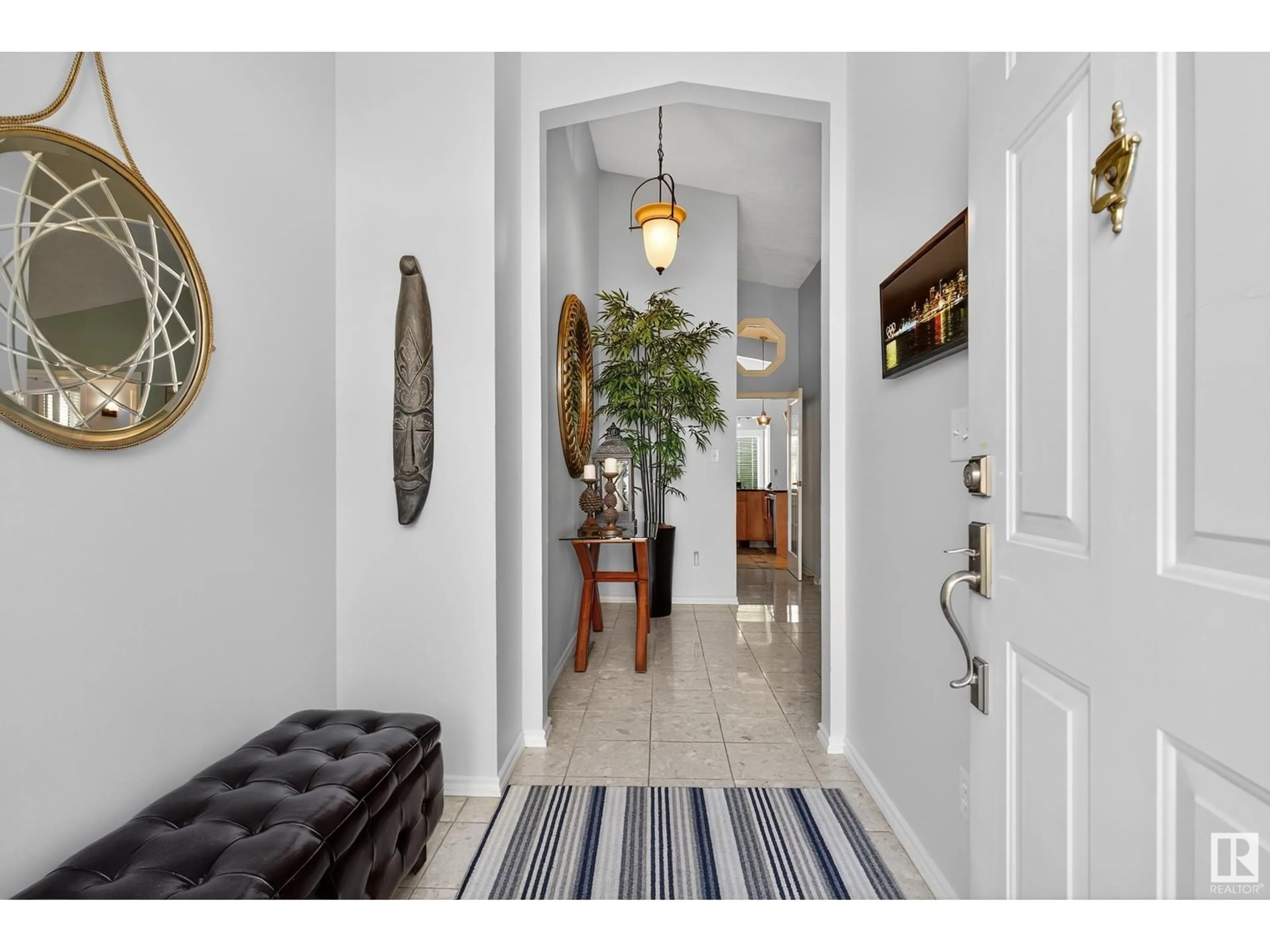 Indoor entryway for 7819 136 AV, Edmonton Alberta T5C2K8