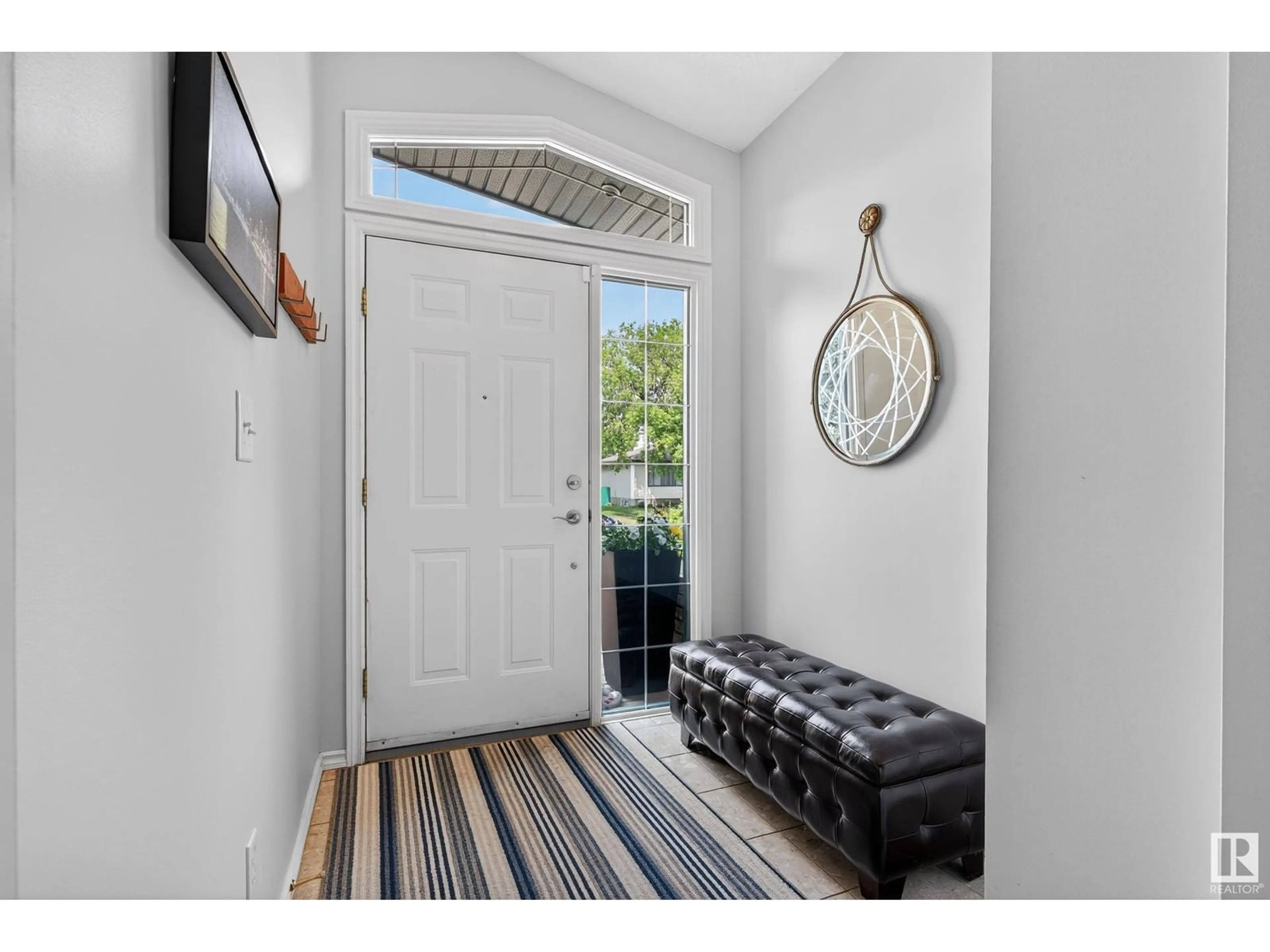 Indoor entryway for 7819 136 AV, Edmonton Alberta T5C2K8