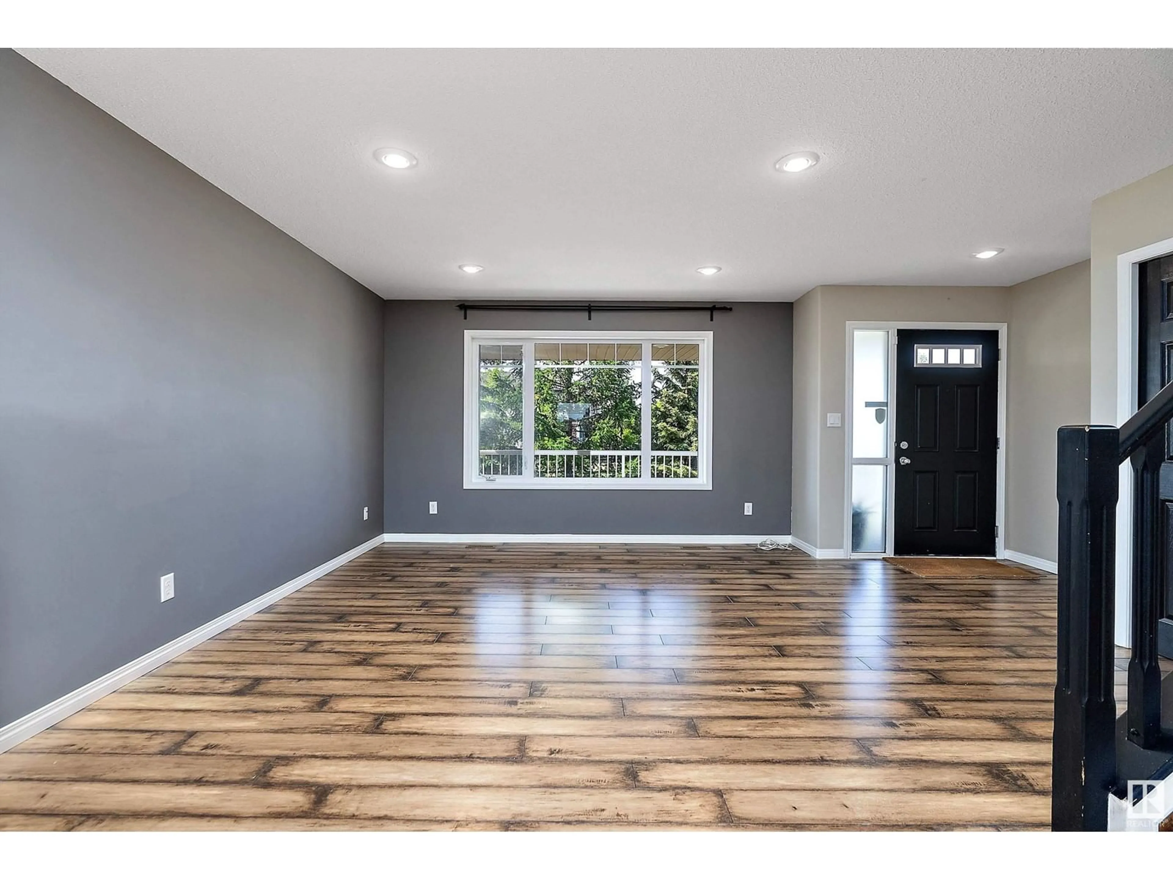 Indoor entryway for PM - 15 SUNTREE, Leduc Alberta T9E8R7