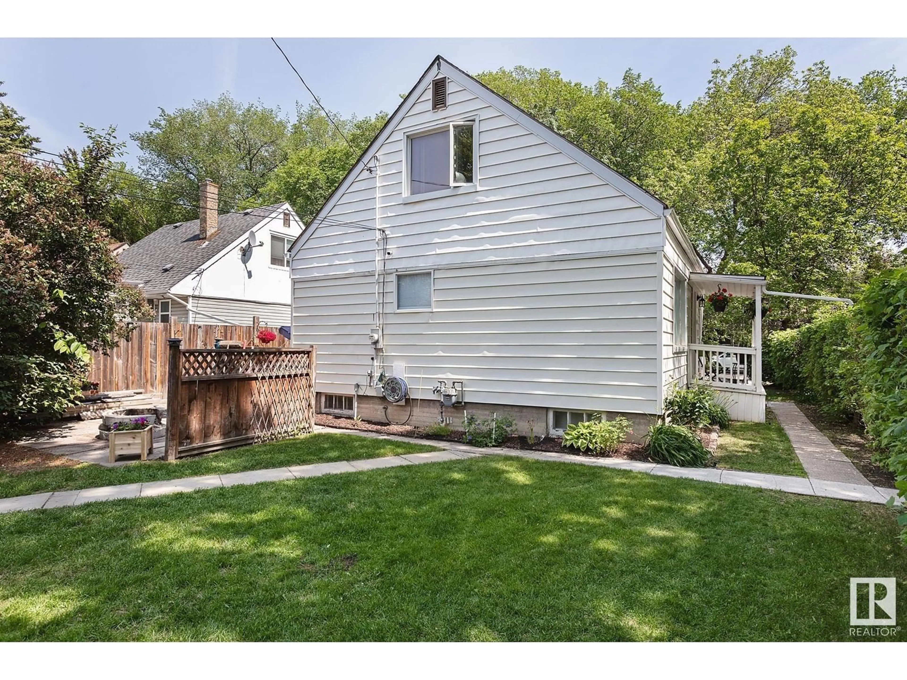 A pic from outside/outdoor area/front of a property/back of a property/a pic from drone, street for 12102 58 ST, Edmonton Alberta T5W3X4