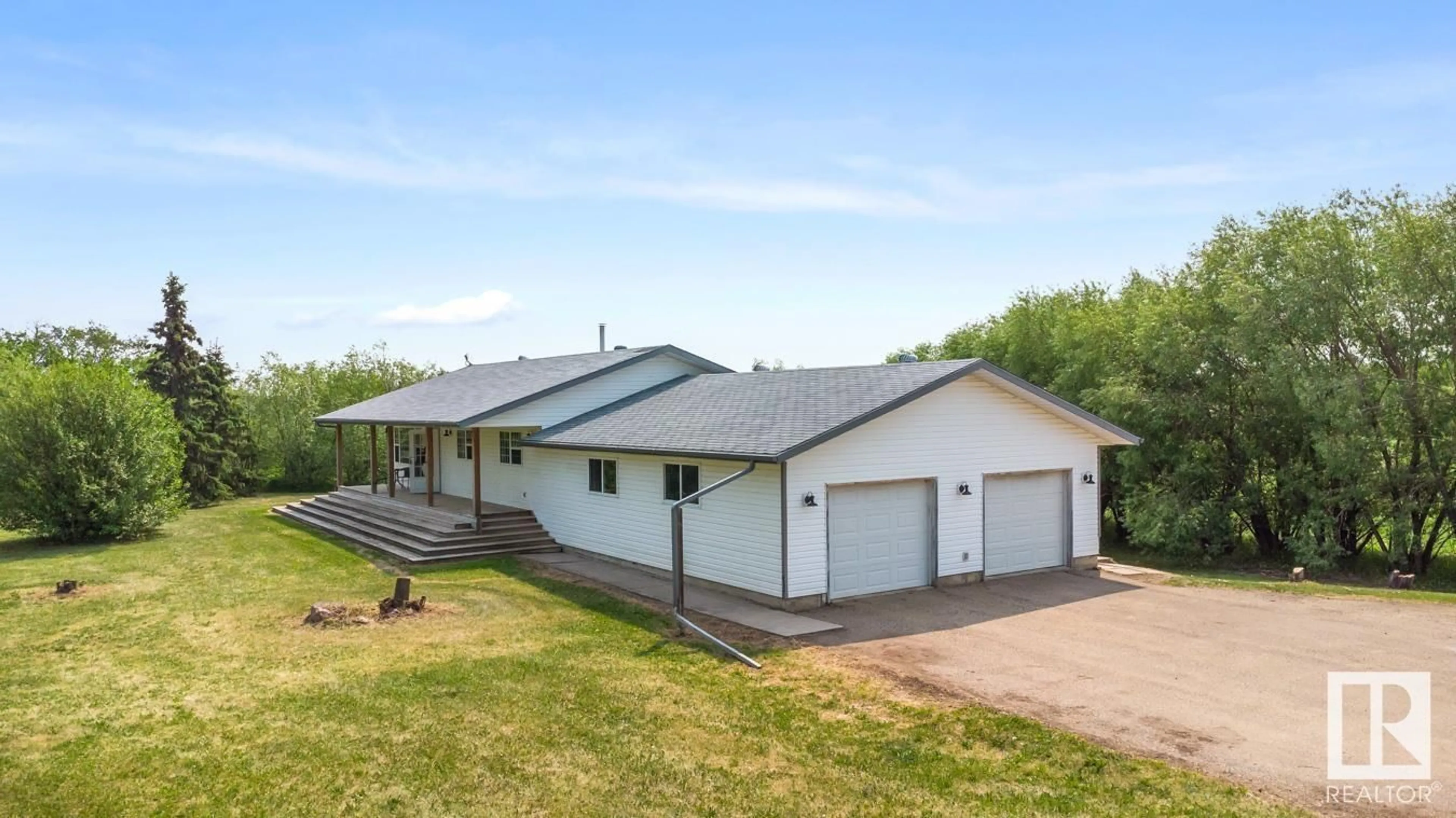 A pic from outside/outdoor area/front of a property/back of a property/a pic from drone, building for 20247 TWP ROAD 512, Rural Strathcona County Alberta T8G1E8