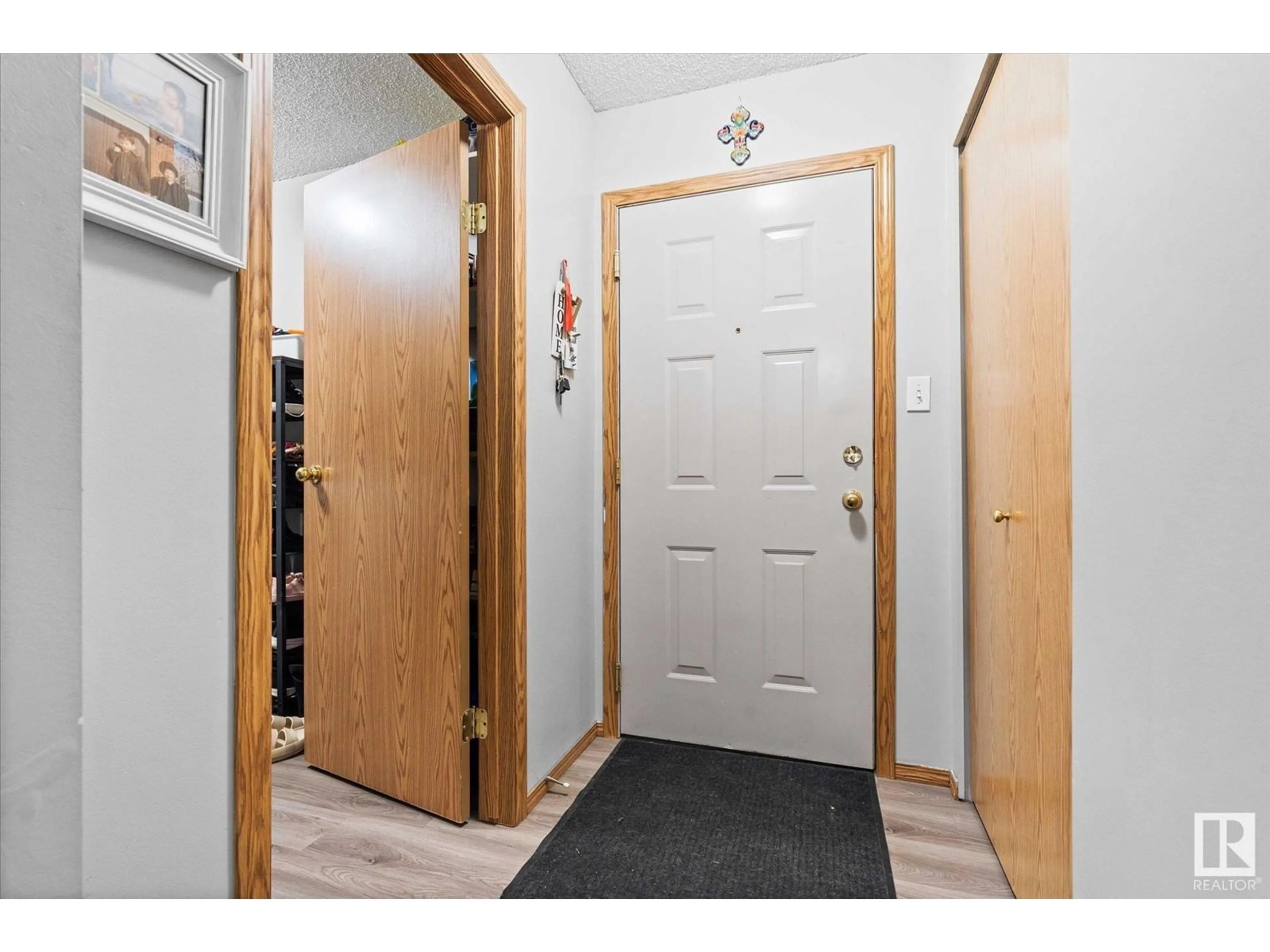 Indoor entryway for 311A SPRUCERIDGE RD, Spruce Grove Alberta T7X0A1