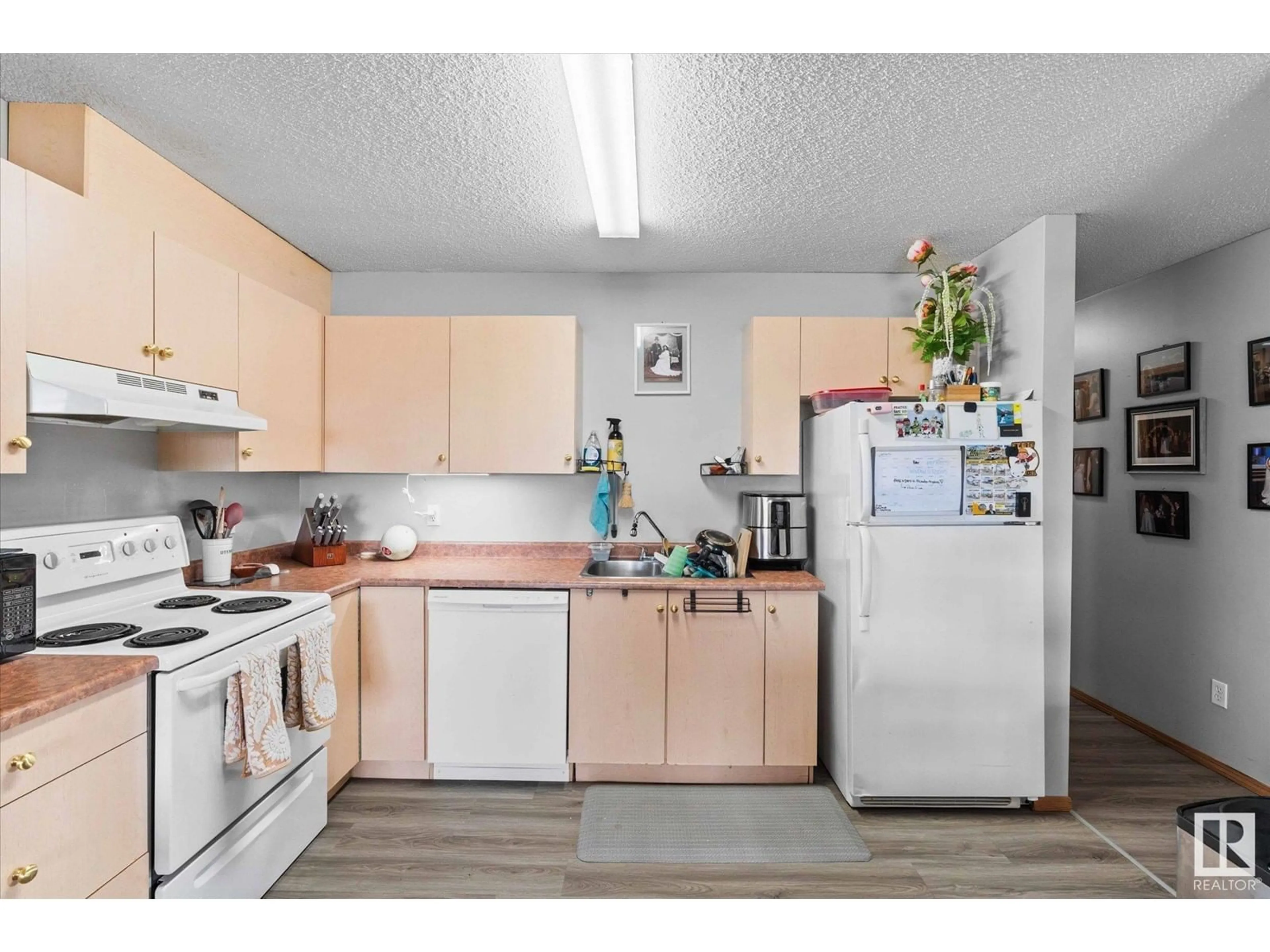 Standard kitchen, unknown for 311A SPRUCERIDGE RD, Spruce Grove Alberta T7X0A1