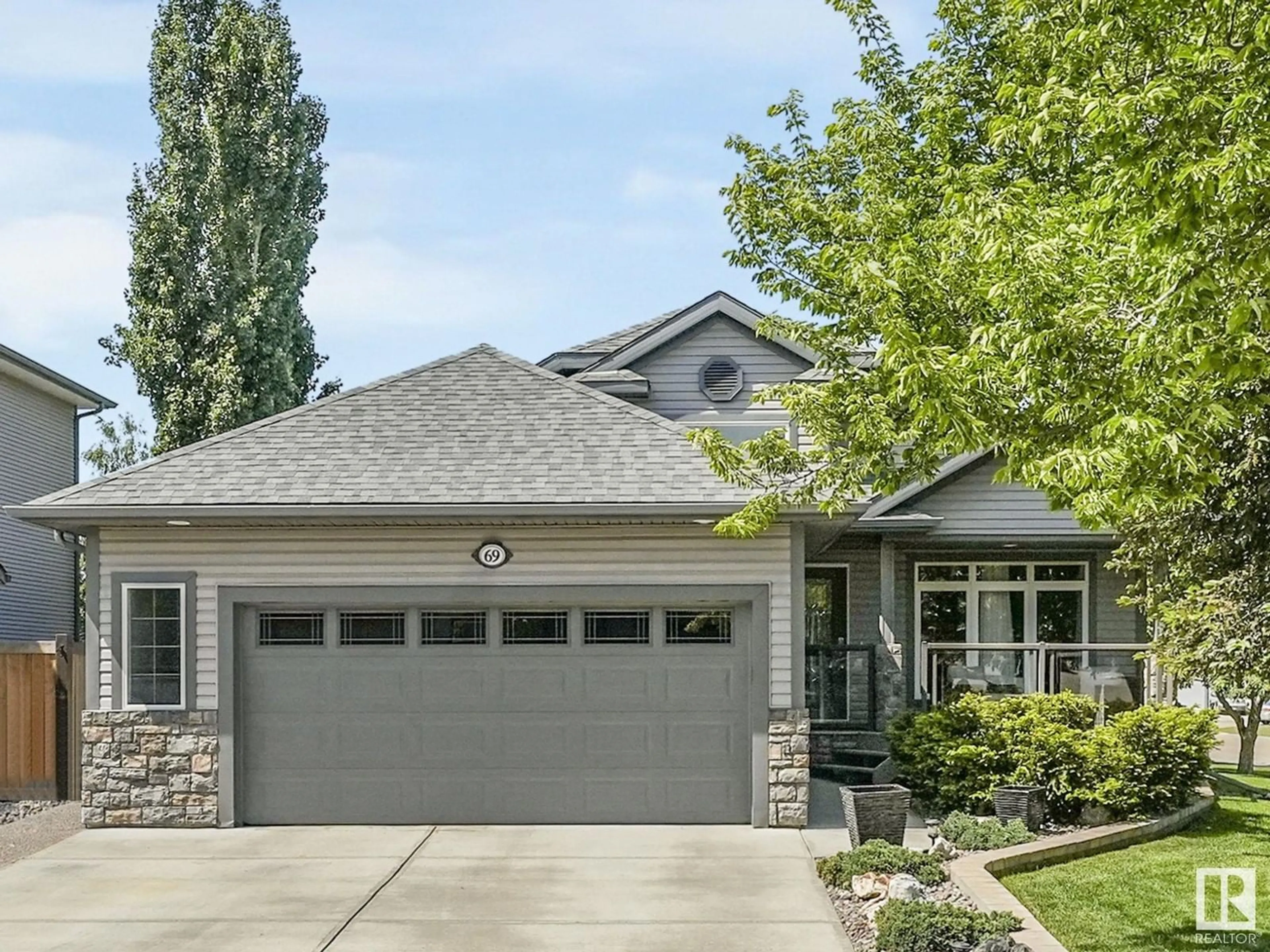 Home with vinyl exterior material, street for 69 LINKSIDE BV, Spruce Grove Alberta T7X4A6