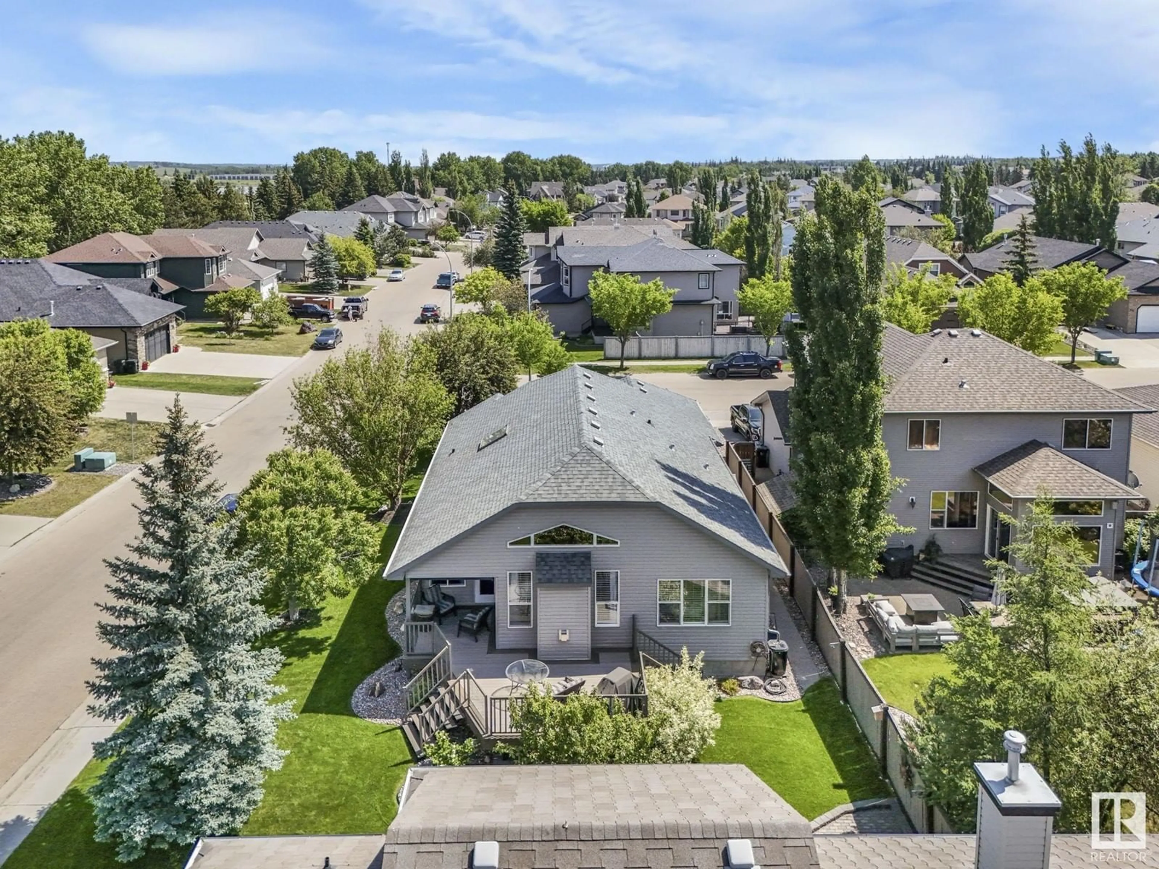 A pic from outside/outdoor area/front of a property/back of a property/a pic from drone, street for 69 LINKSIDE BV, Spruce Grove Alberta T7X4A6