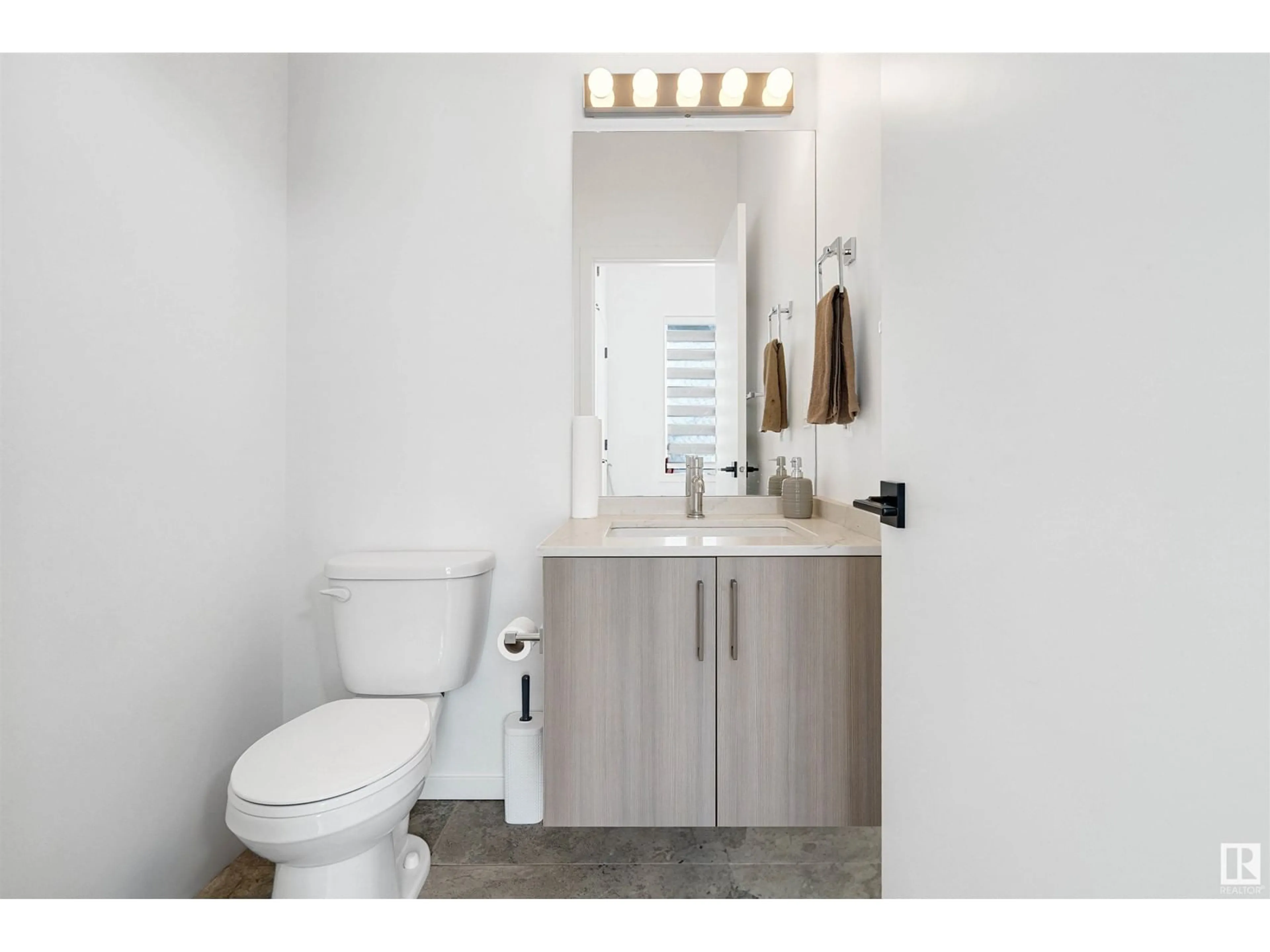 Standard bathroom, ceramic/tile floor for NW - 16204 102 AV, Edmonton Alberta T5P0N6