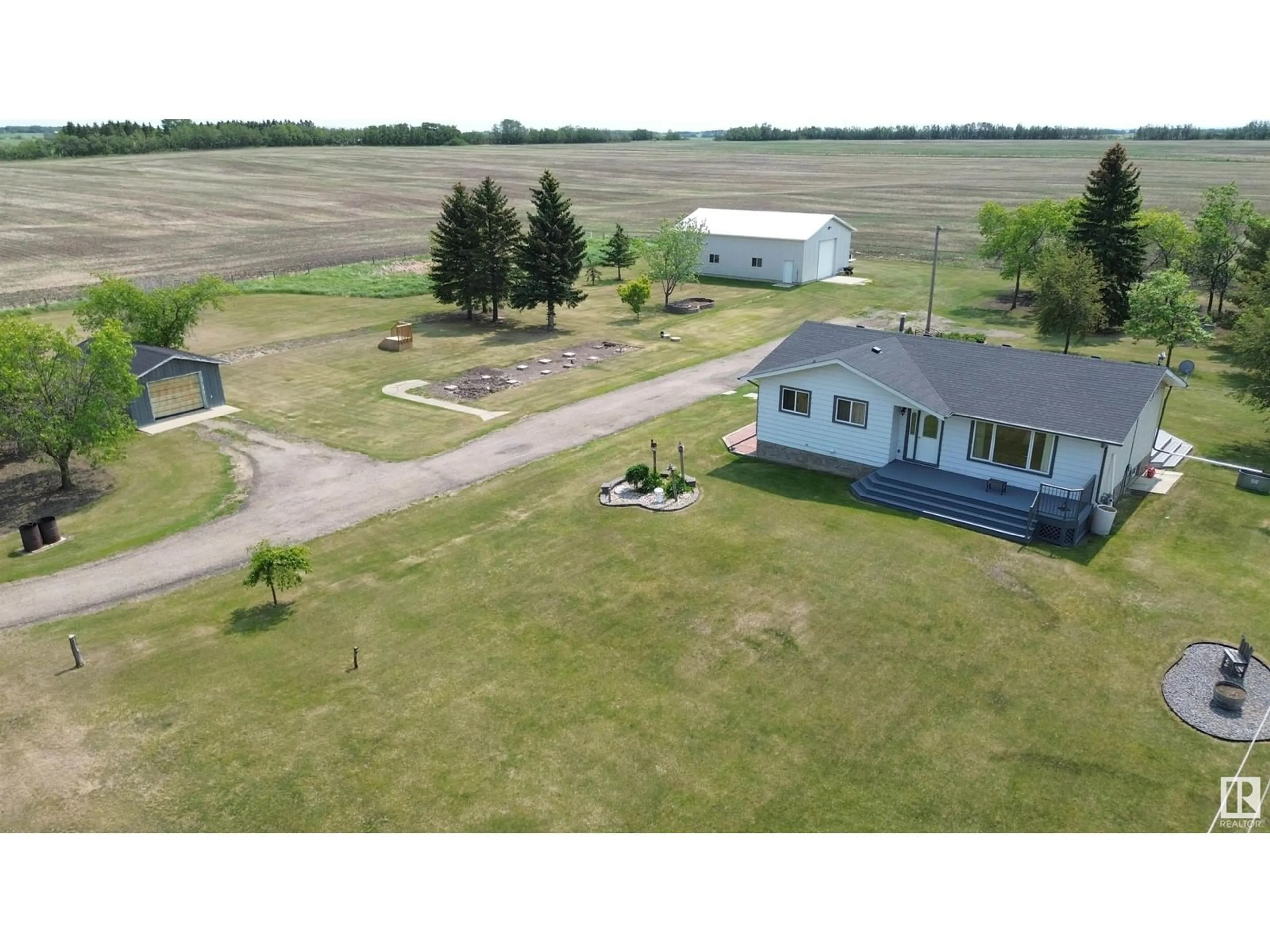 A pic from outside/outdoor area/front of a property/back of a property/a pic from drone, unknown for #1 - 26323 642 HI, Rural Sturgeon County Alberta T8R2A7