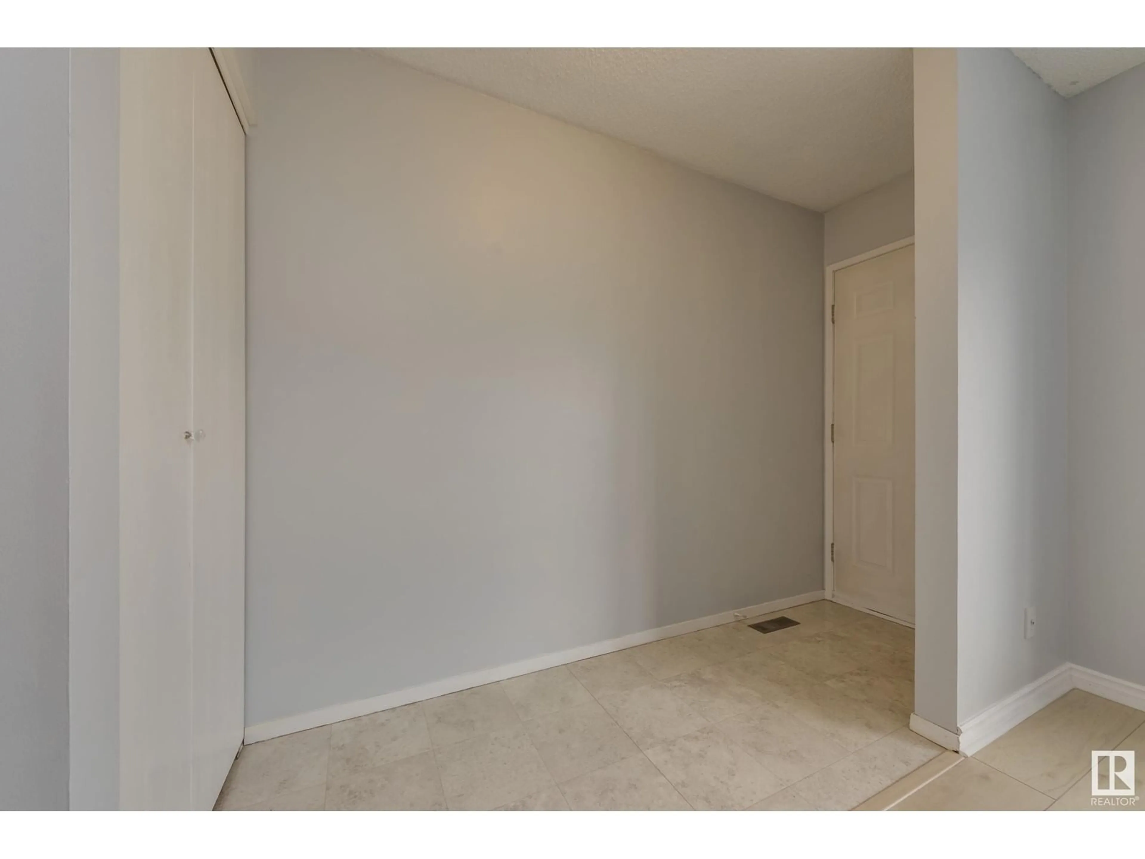 A pic of a room for 15730 84 ST, Edmonton Alberta T5Z2P1