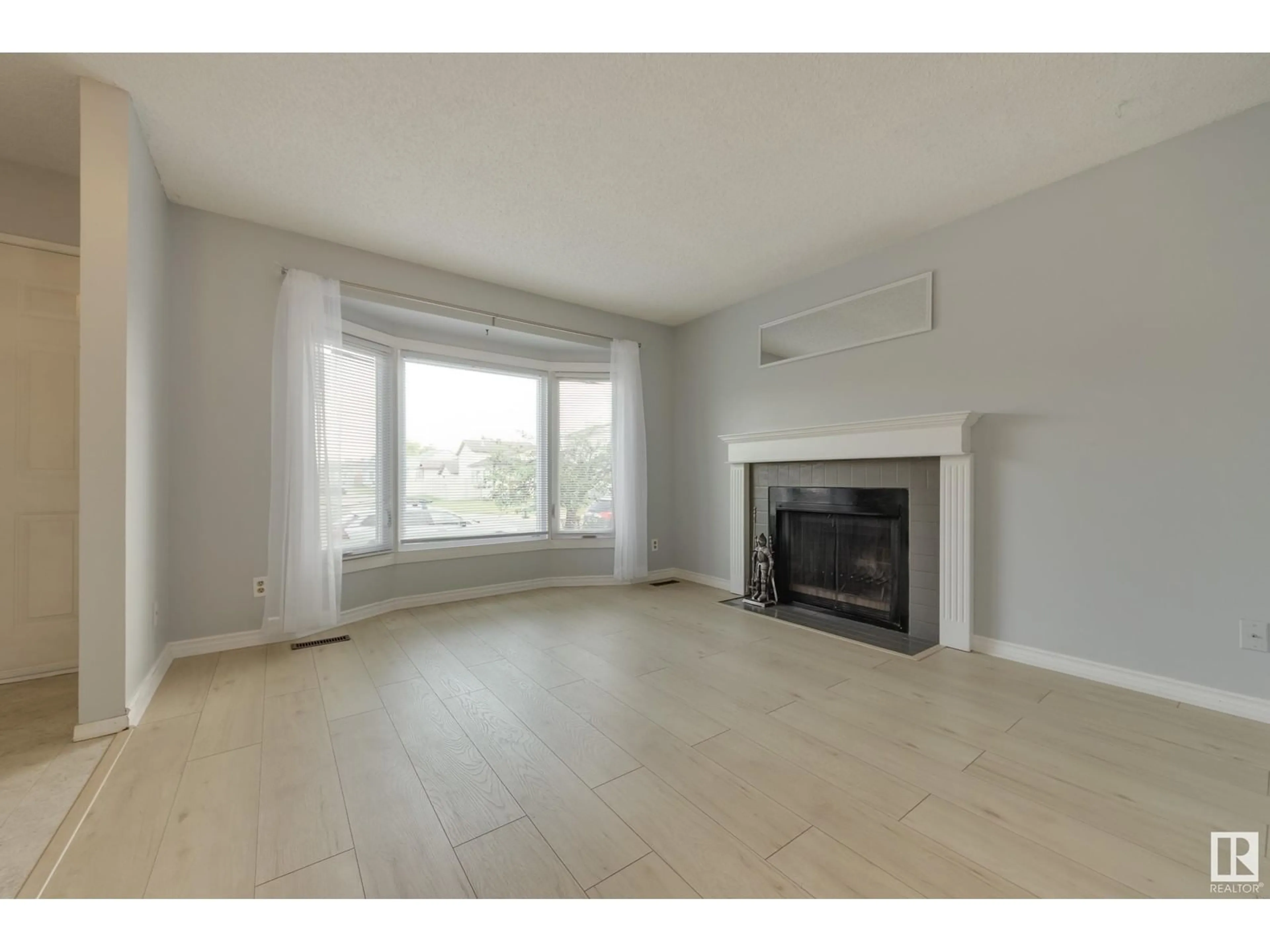 A pic of a room for 15730 84 ST, Edmonton Alberta T5Z2P1