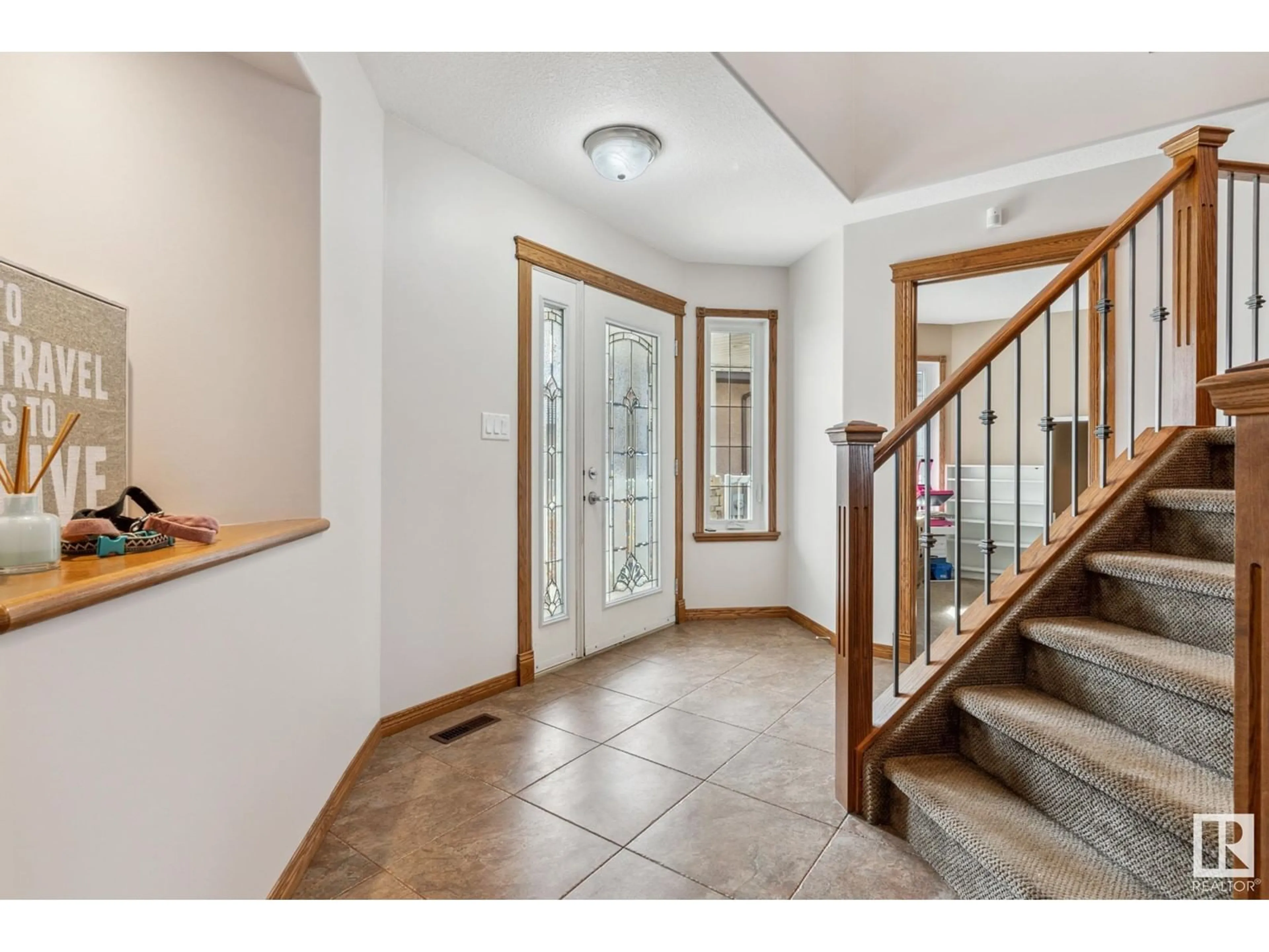 Indoor entryway for 35 LOISELLE WY, St. Albert Alberta T8N3C4