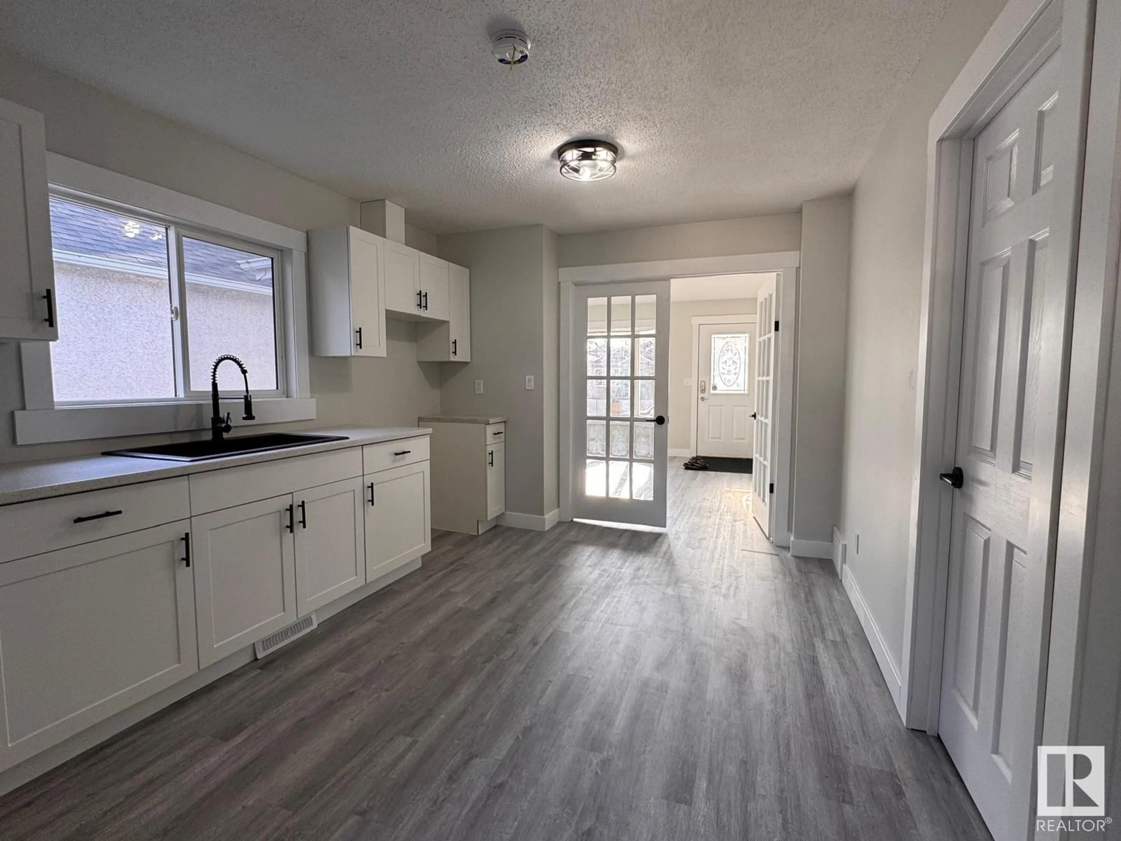 Unknown for 11525 96 ST, Edmonton Alberta T6C3Y4