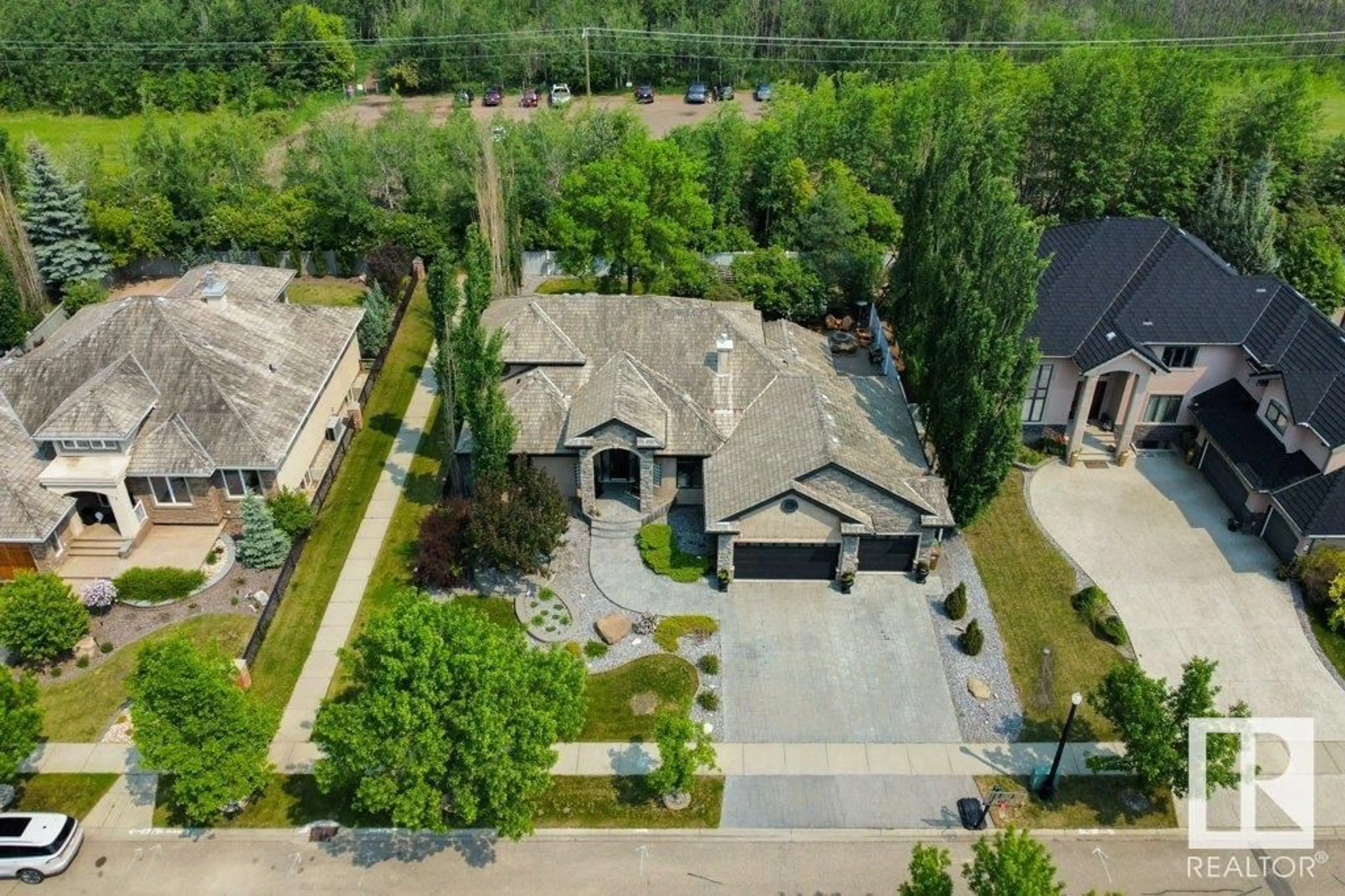 A pic from outside/outdoor area/front of a property/back of a property/a pic from drone, street for 34 KINGSFORD CR, St. Albert Alberta T8N7J2