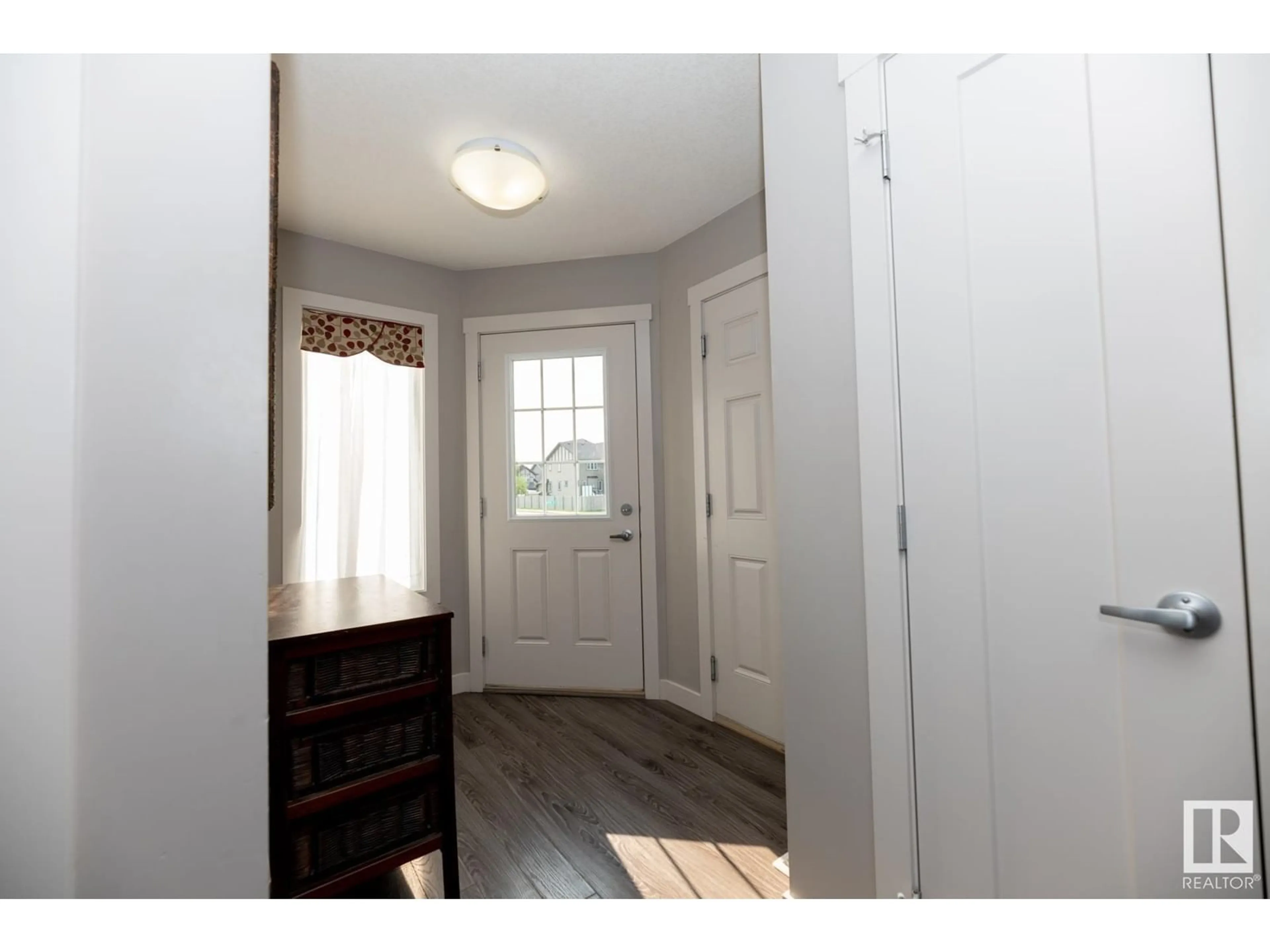 Indoor entryway for 87 AVEBURY, Sherwood Park Alberta T8H0Z3