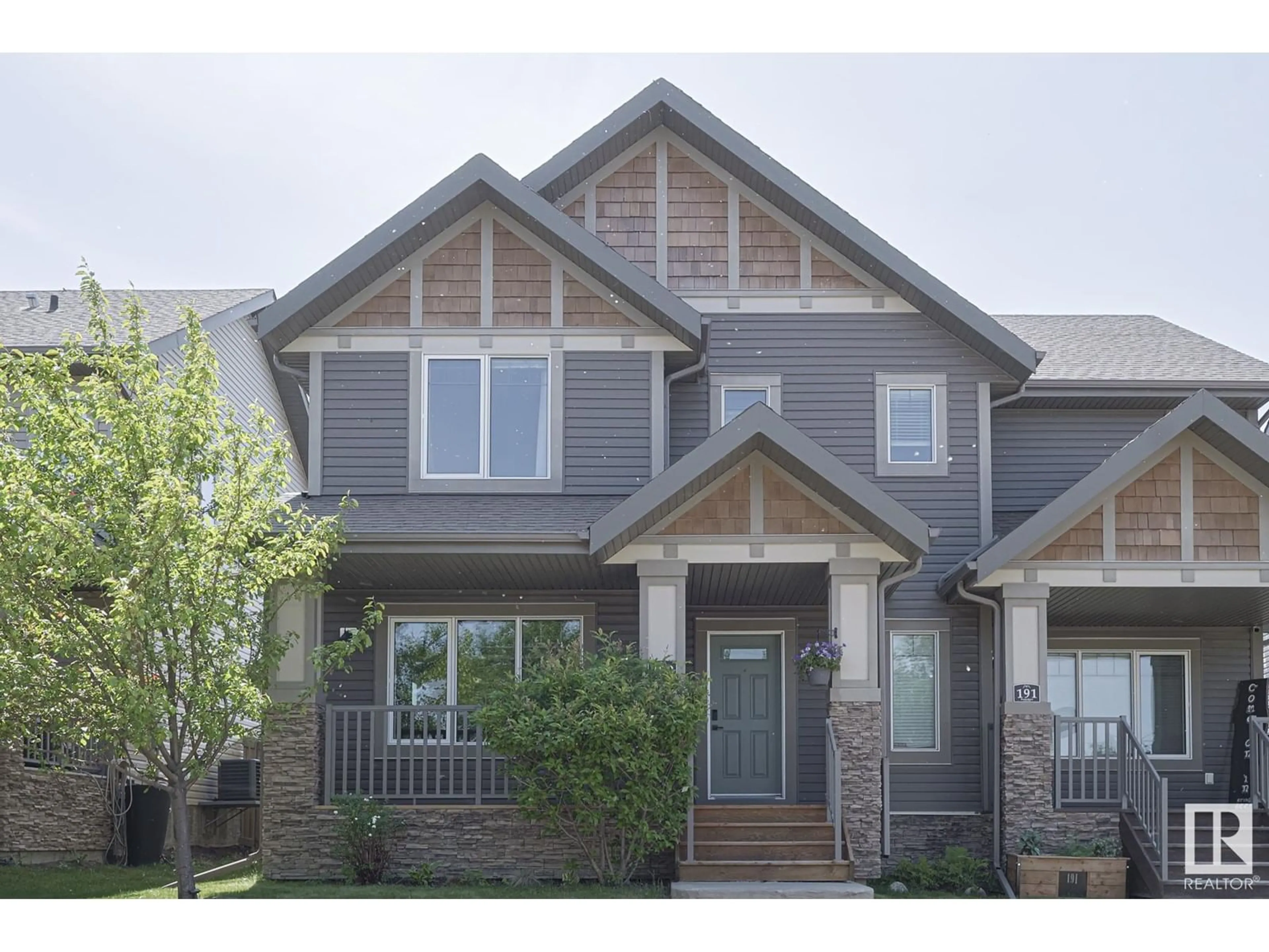 Home with vinyl exterior material, street for 189 HAWKS RIDGE BV, Edmonton Alberta T5S0H6