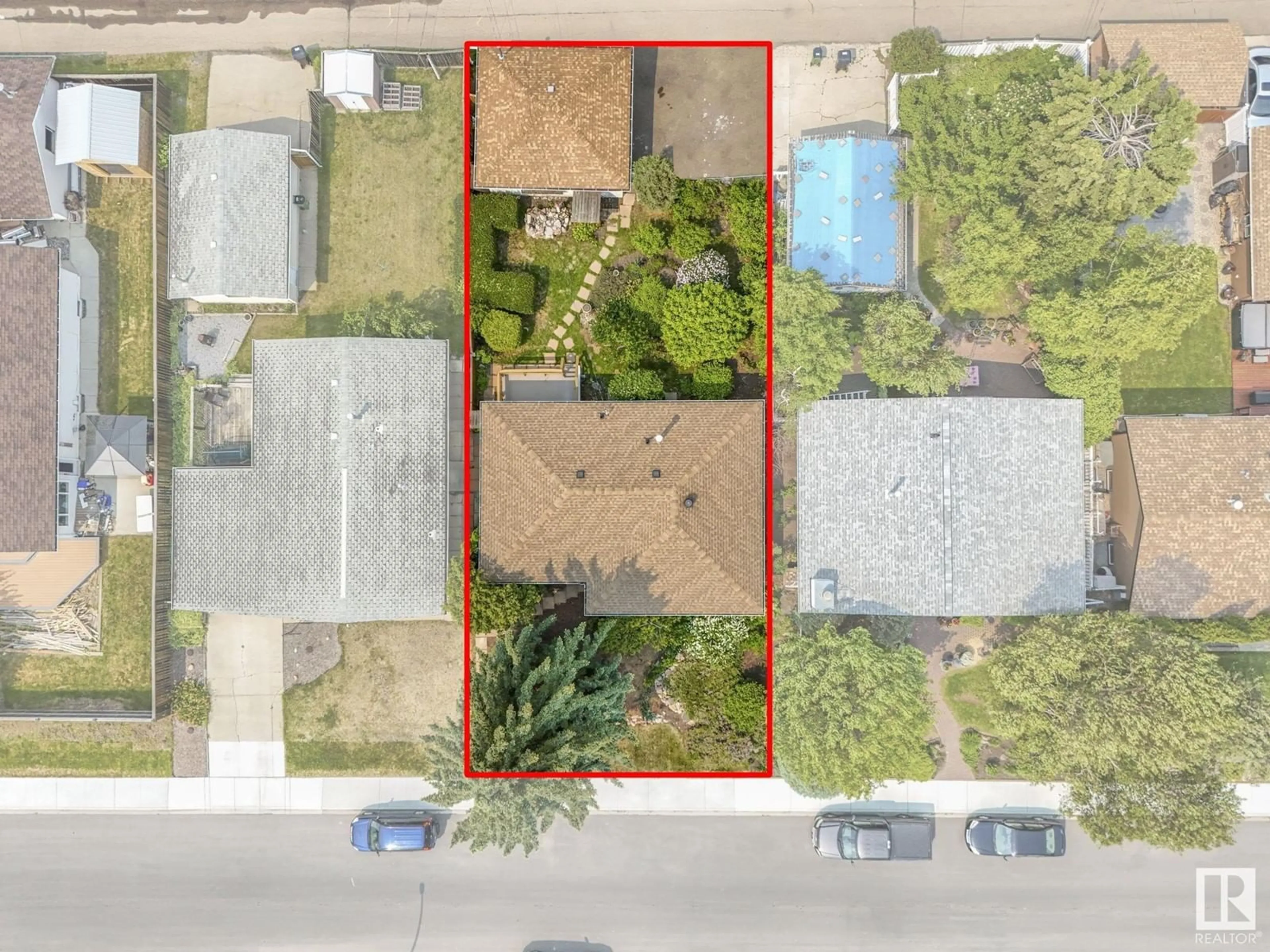 A pic from outside/outdoor area/front of a property/back of a property/a pic from drone, street for NW - 5408 92A AV, Edmonton Alberta T6B0T1