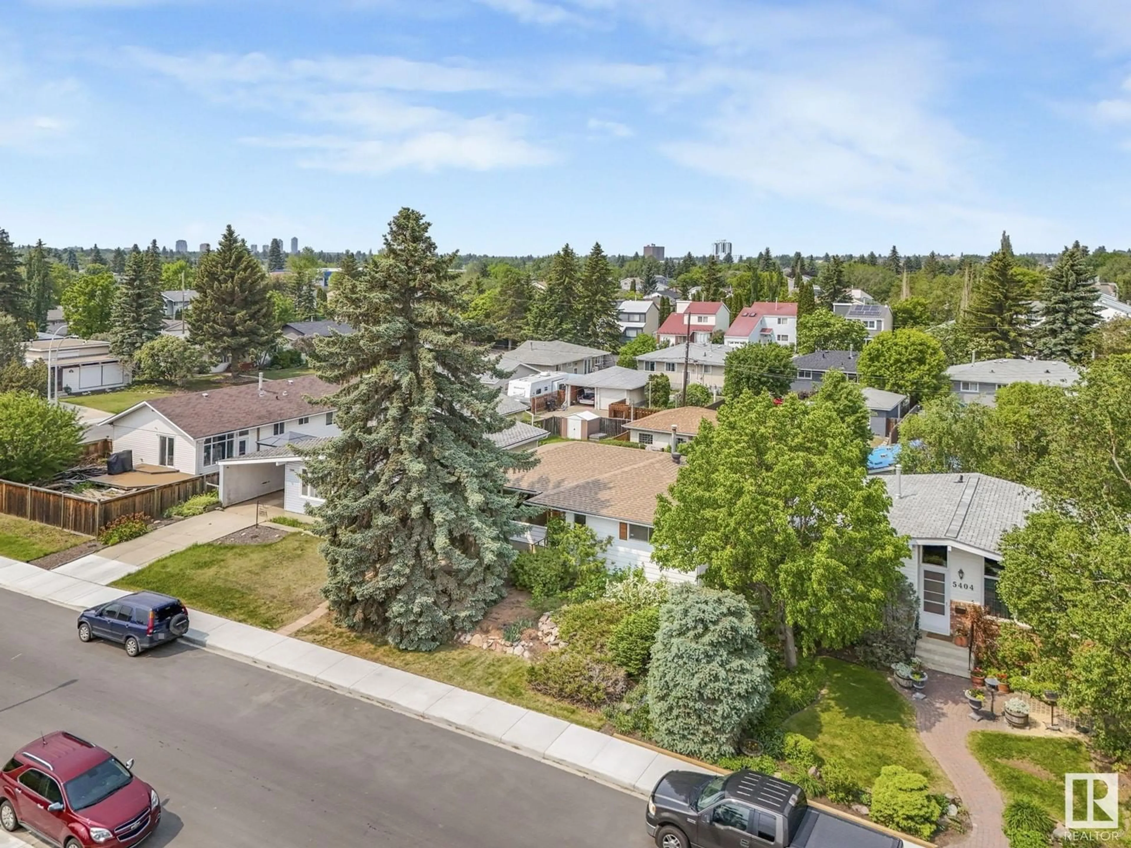 A pic from outside/outdoor area/front of a property/back of a property/a pic from drone, unknown for NW - 5408 92A AV, Edmonton Alberta T6B0T1