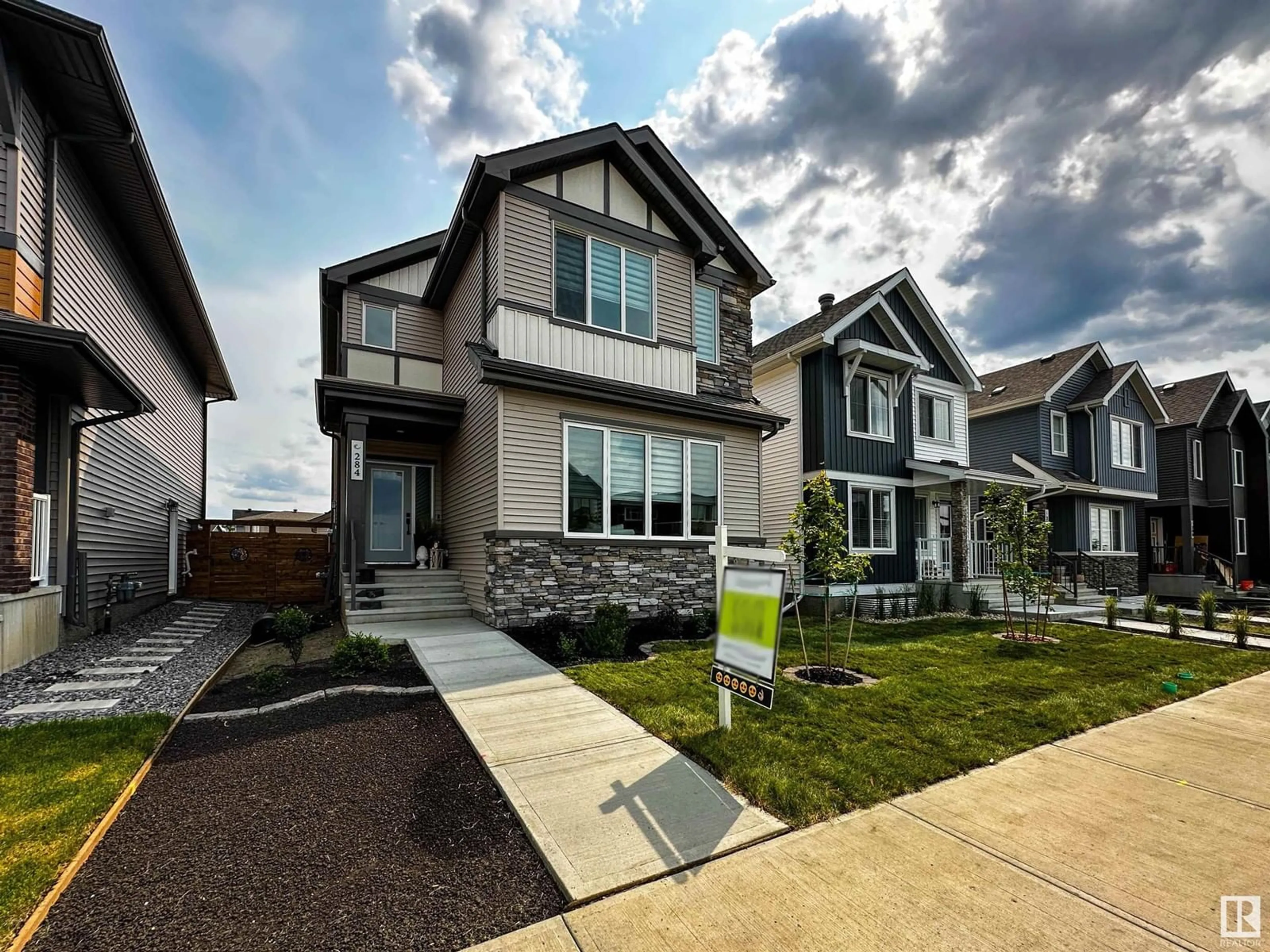 Home with vinyl exterior material, street for 284 JENSEN LAKES BV, St. Albert Alberta T8N7Z5