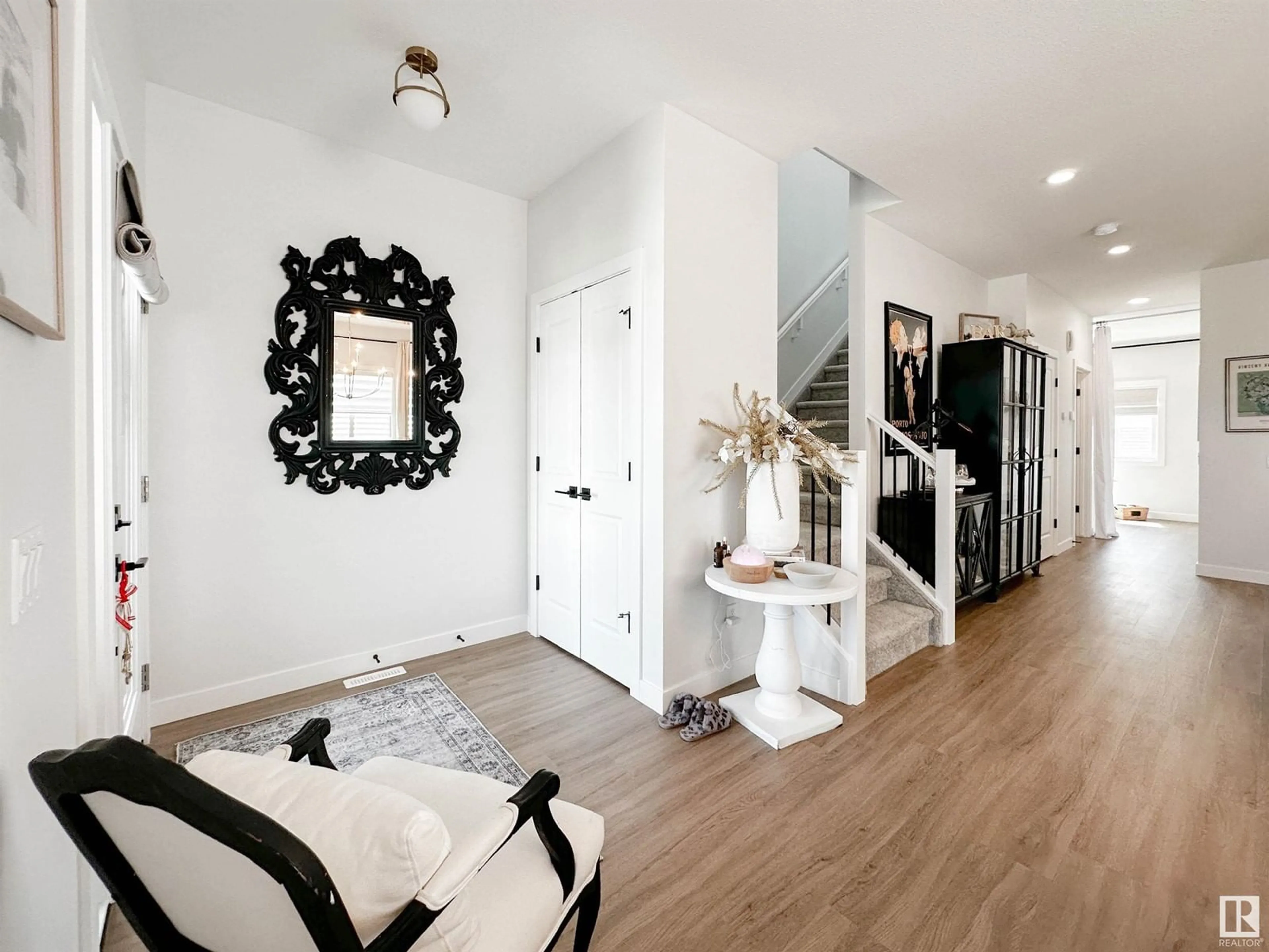 Indoor entryway for 284 JENSEN LAKES BV, St. Albert Alberta T8N7Z5