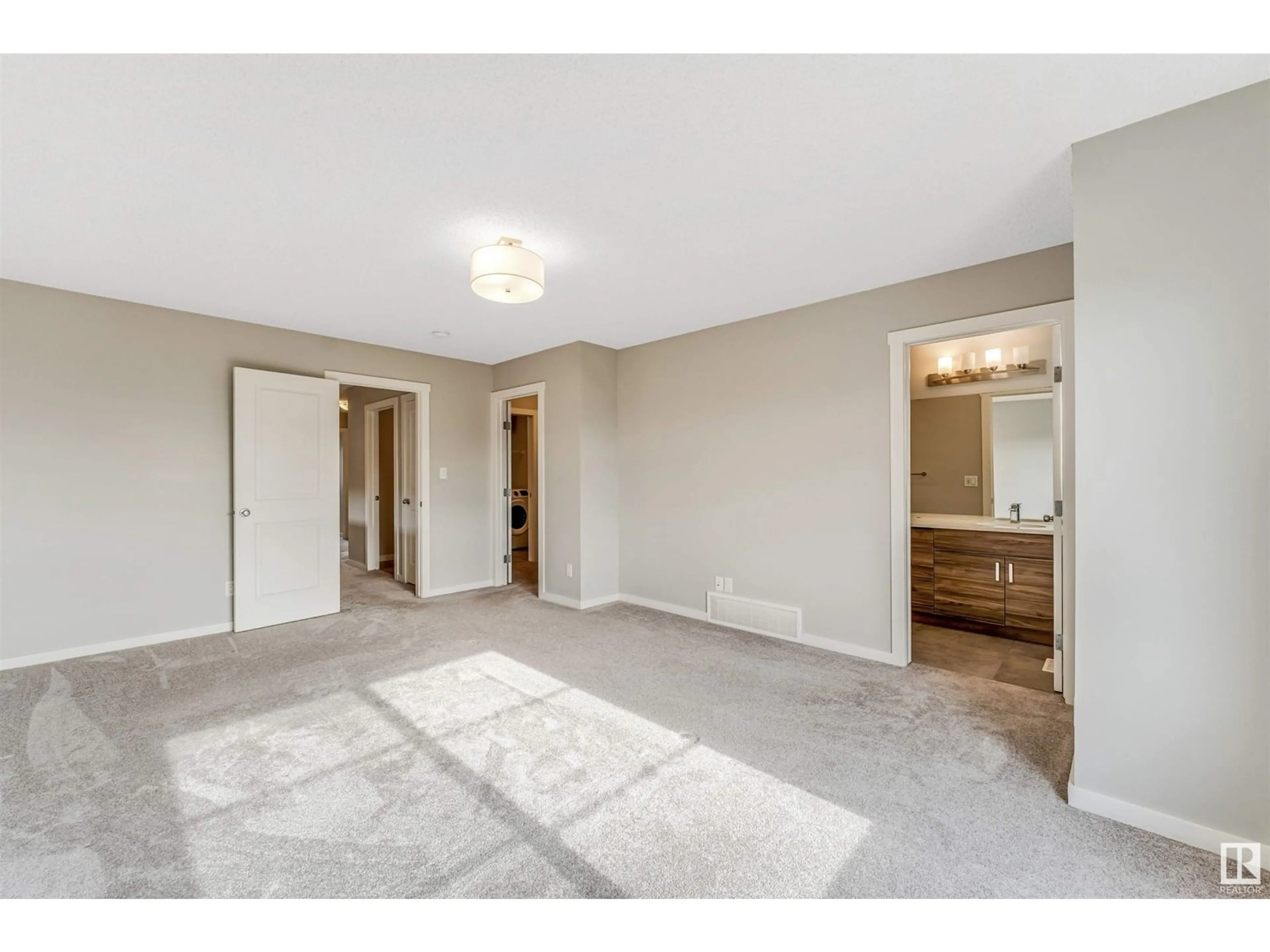 A pic of a room for 707 40 ST, Edmonton Alberta T6X2G4