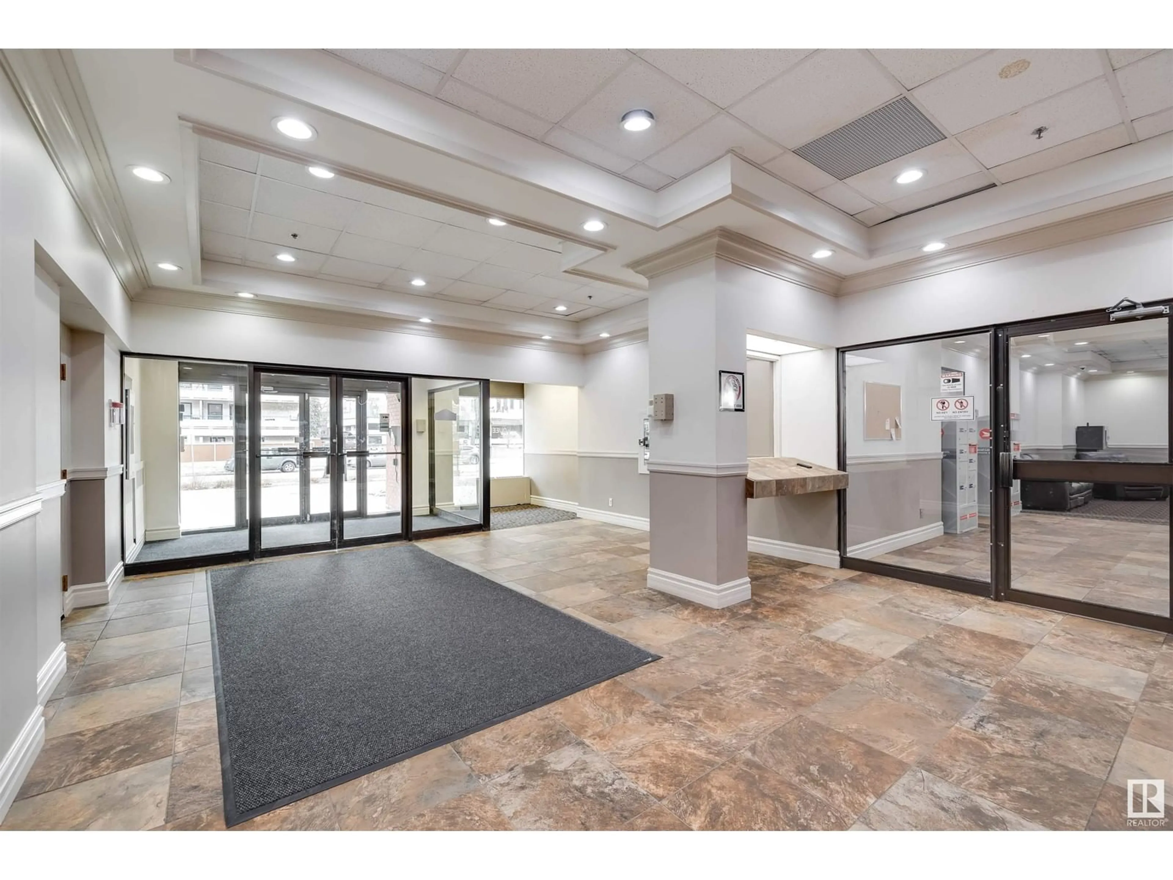 Indoor foyer for 216 - 10160 114 ST, Edmonton Alberta T5K2L2