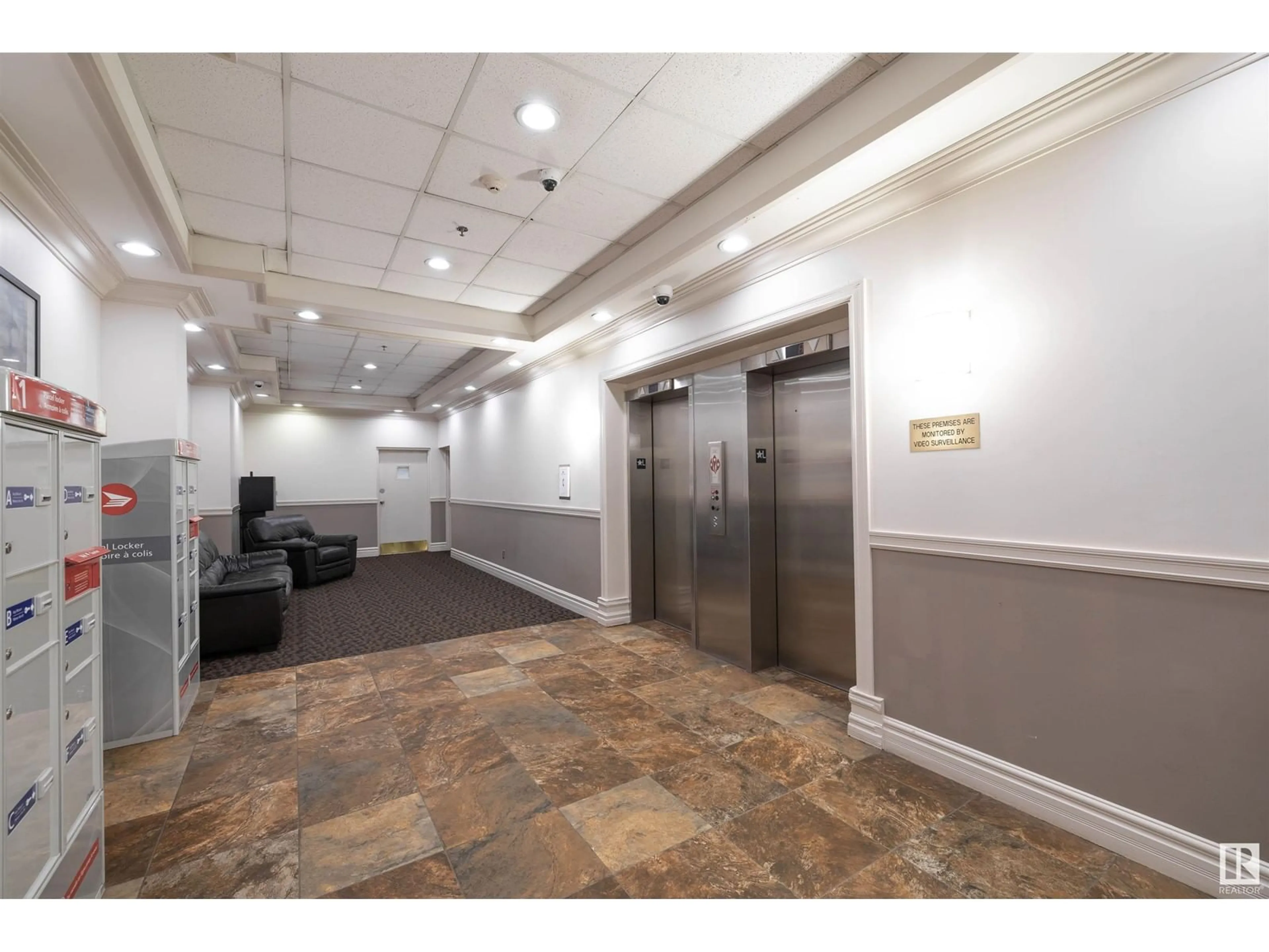 Indoor foyer for 216 - 10160 114 ST, Edmonton Alberta T5K2L2