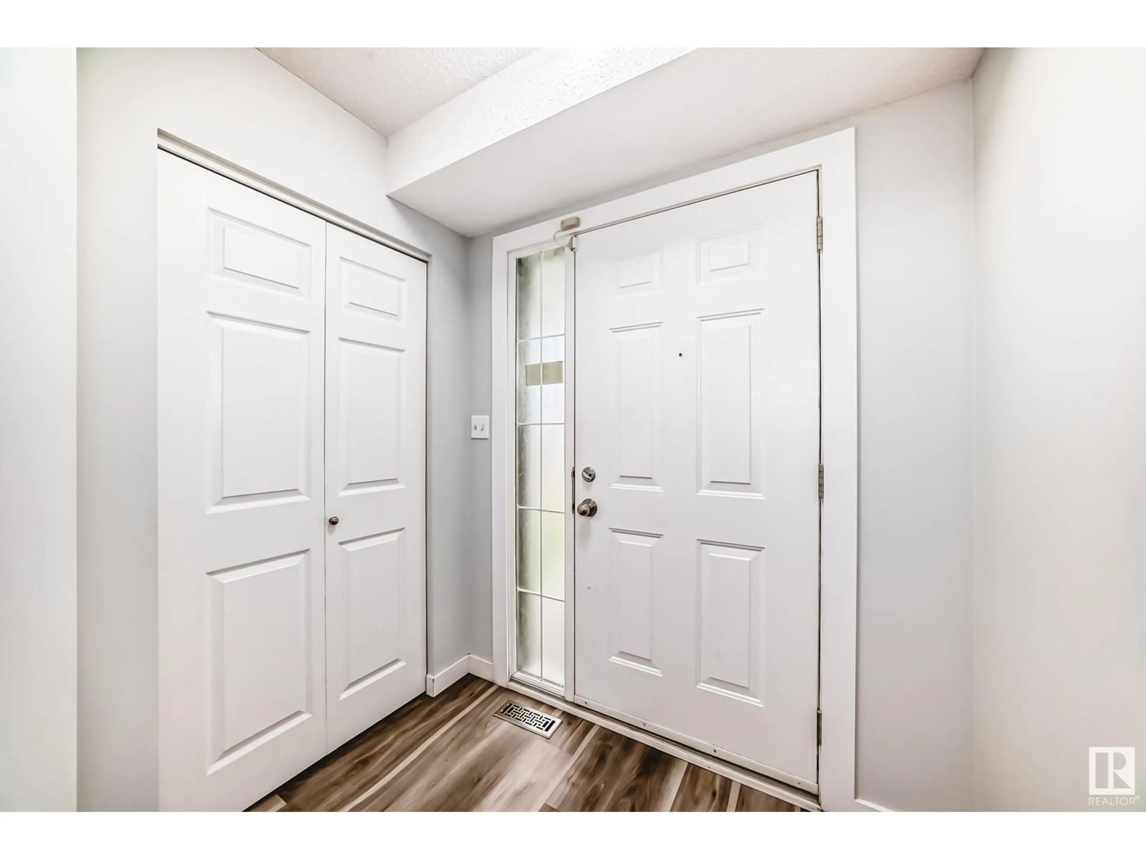 Indoor entryway for NW - 13017 162 A AV, Edmonton Alberta T6V1X7