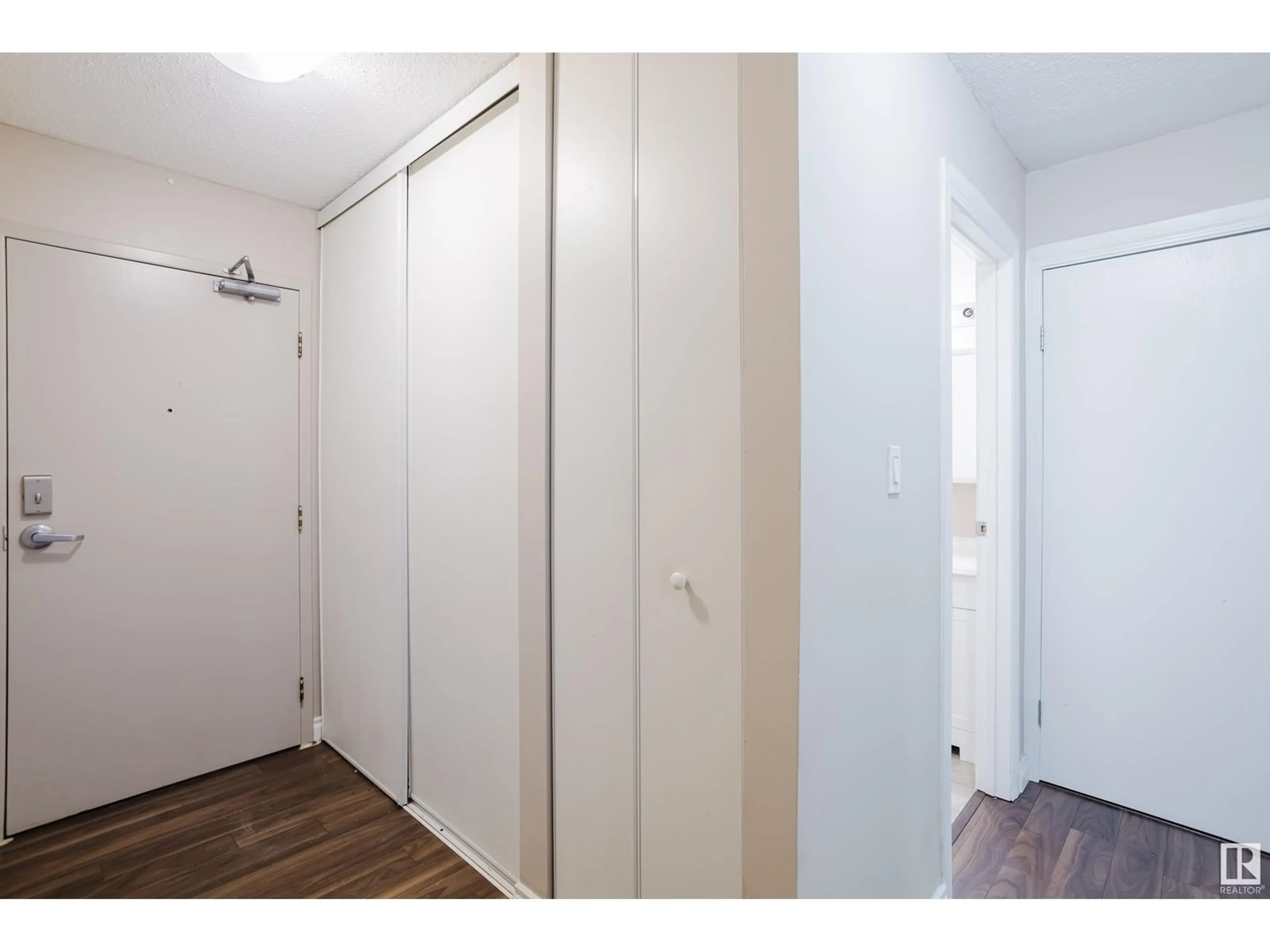 Unknown for #302 - 11324 97 ST, Edmonton Alberta T5G1X4