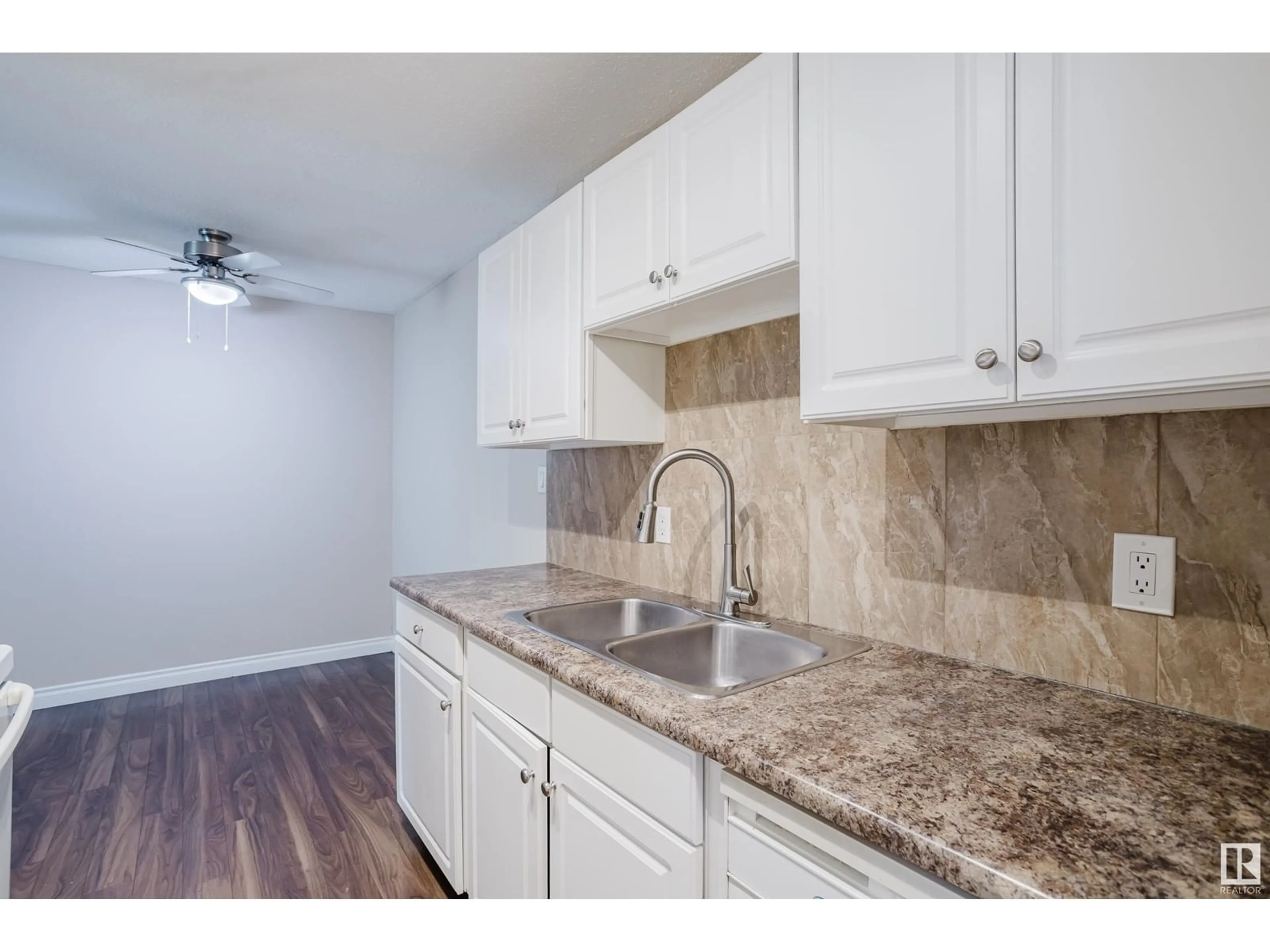Standard kitchen, unknown for #302 - 11324 97 ST, Edmonton Alberta T5G1X4