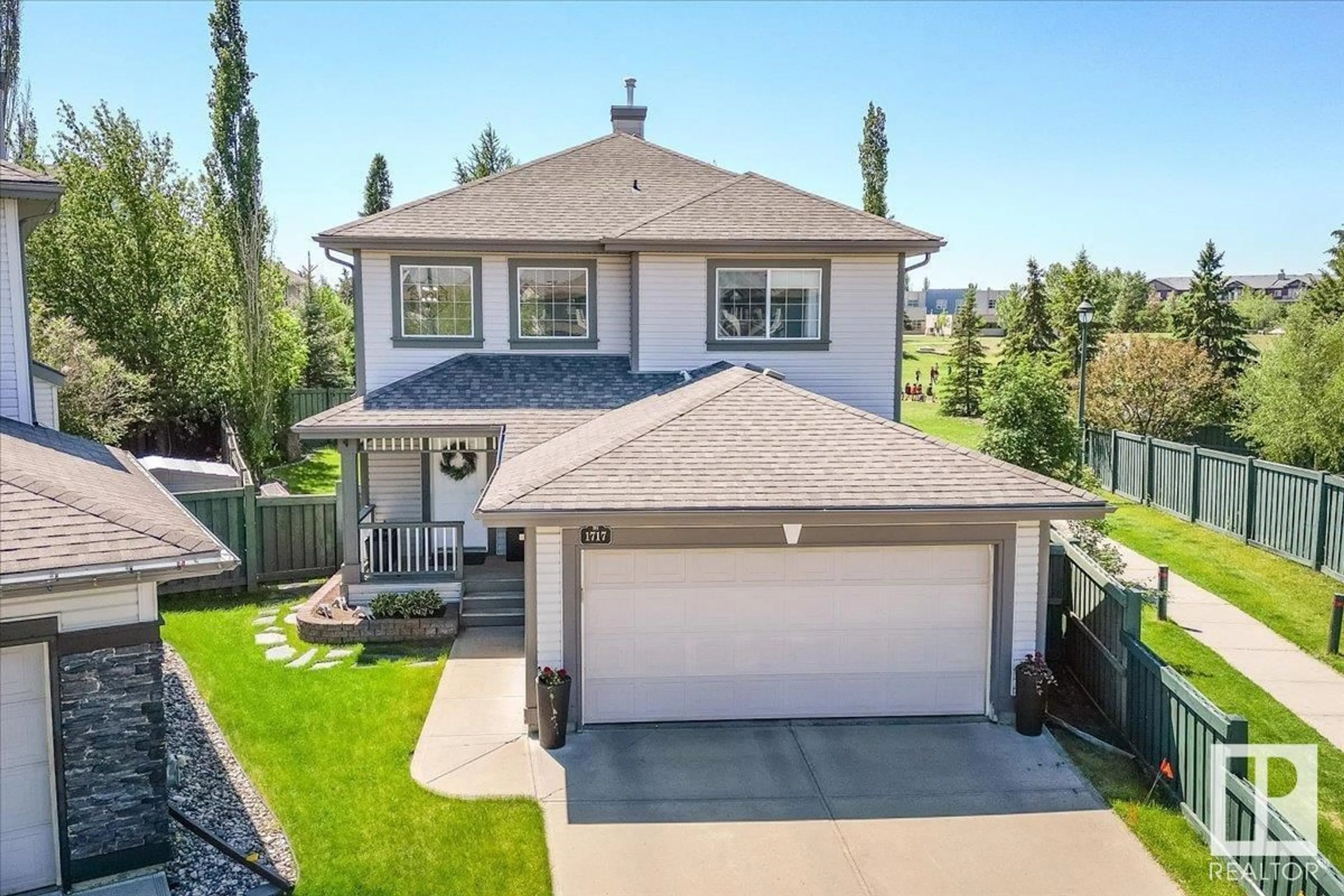 A pic from outside/outdoor area/front of a property/back of a property/a pic from drone, street for 1717 ROBERTSON PL, Edmonton Alberta T6W1H8