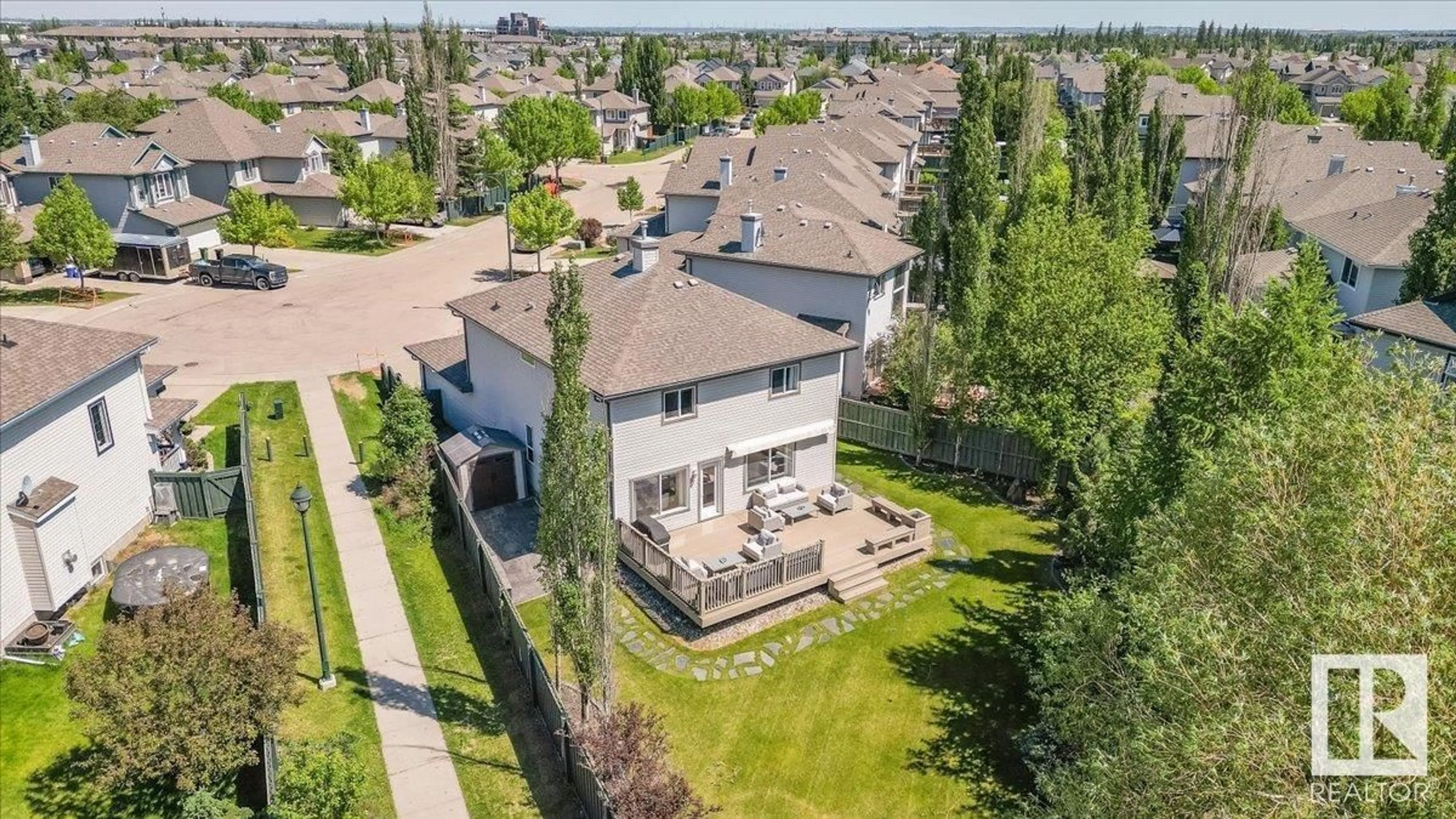 A pic from outside/outdoor area/front of a property/back of a property/a pic from drone, street for 1717 ROBERTSON PL, Edmonton Alberta T6W1H8