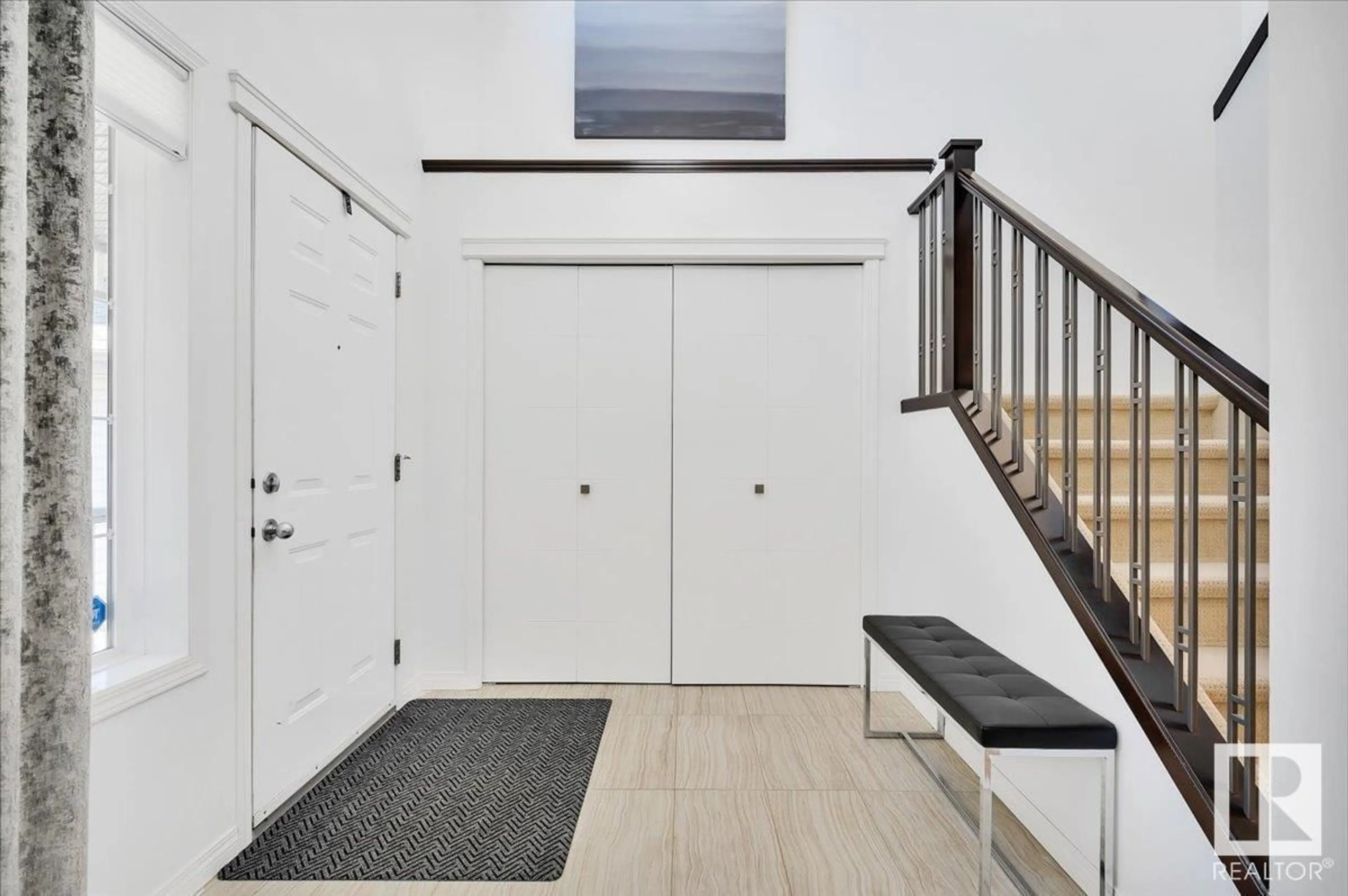 Indoor entryway for 1717 ROBERTSON PL, Edmonton Alberta T6W1H8