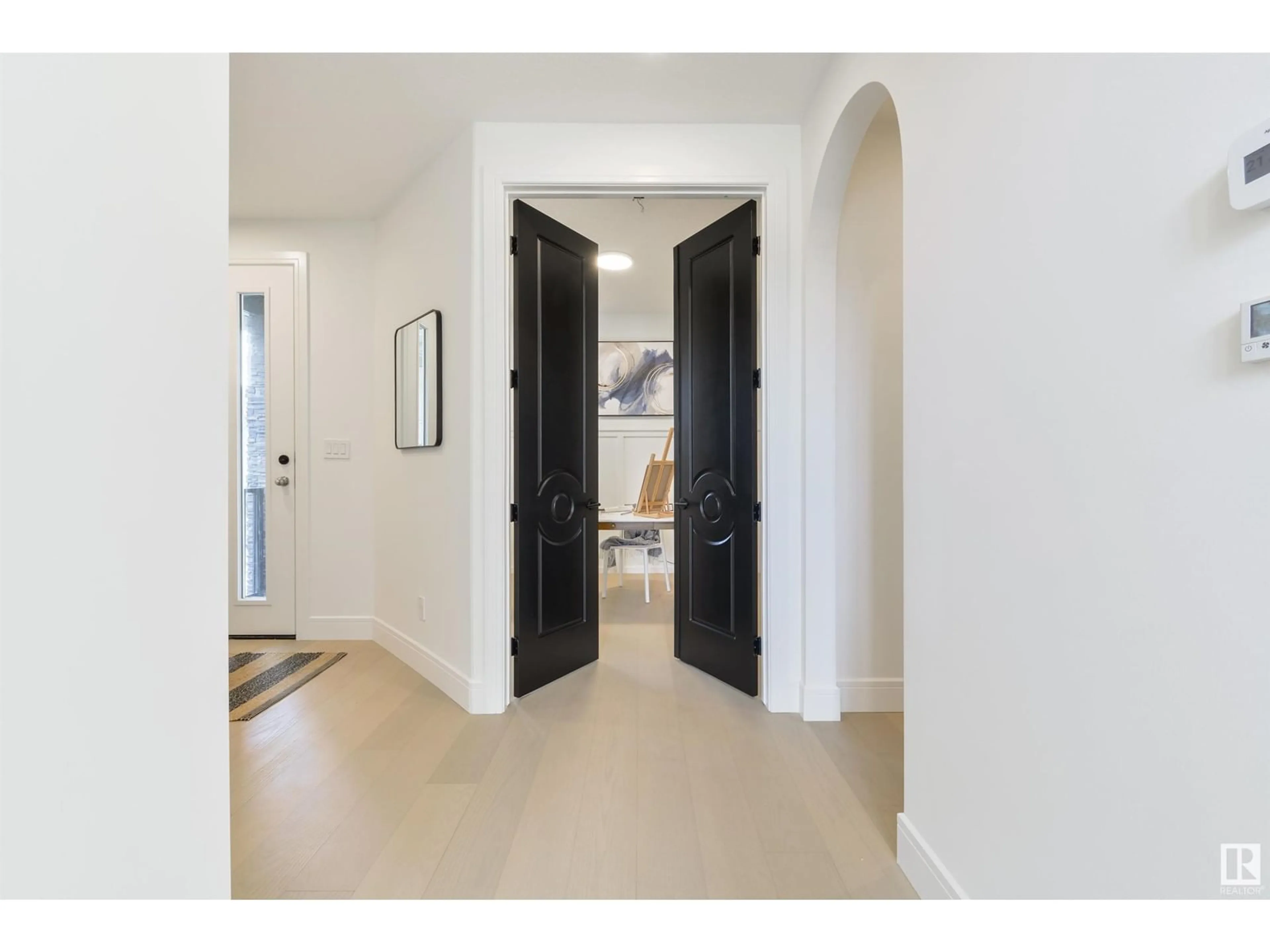 Indoor entryway for 5449 KOOTOOK RD, Edmonton Alberta T6W4W1