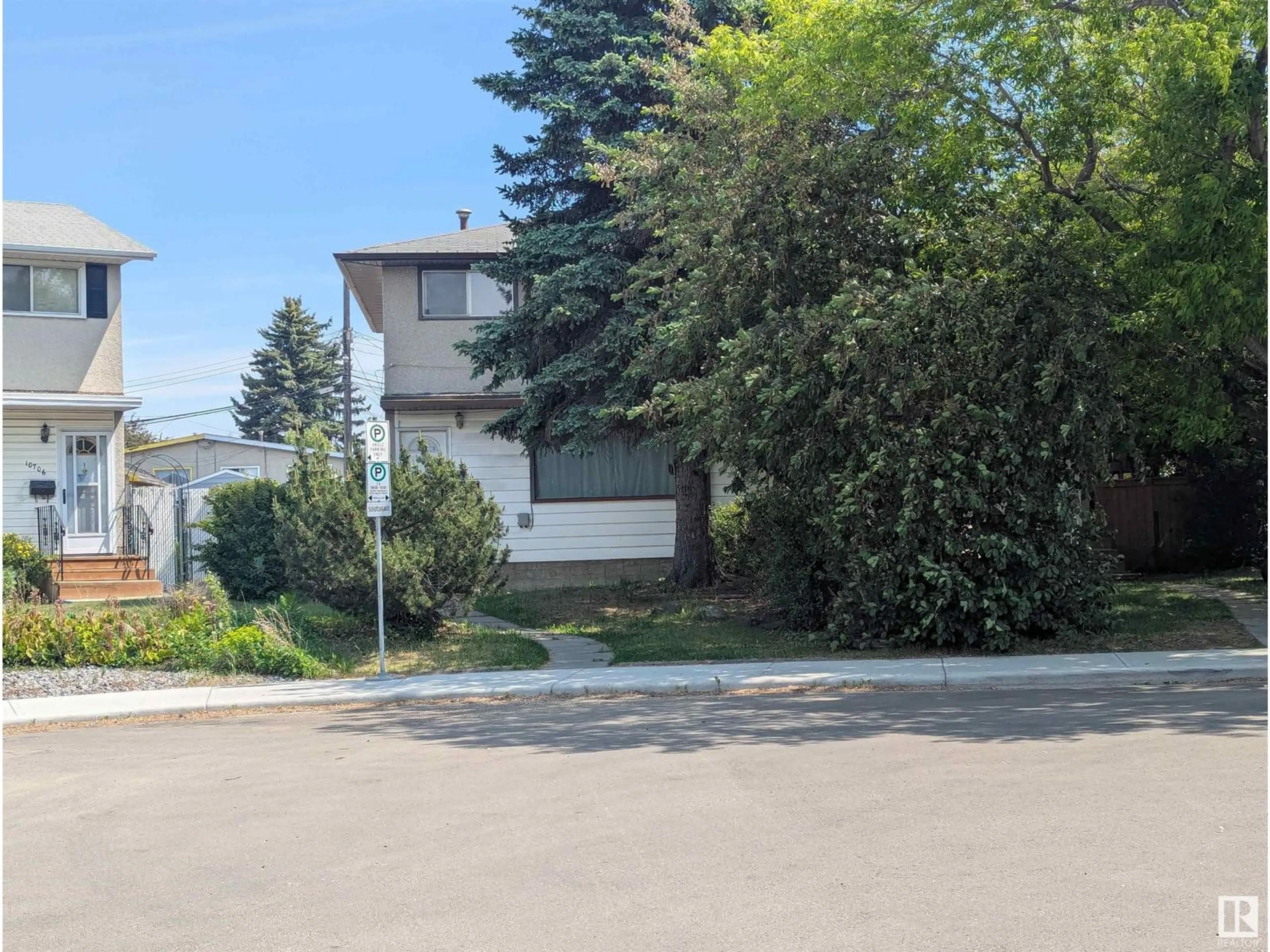 Unknown for 10704 51 AV, Edmonton Alberta T6H0L2