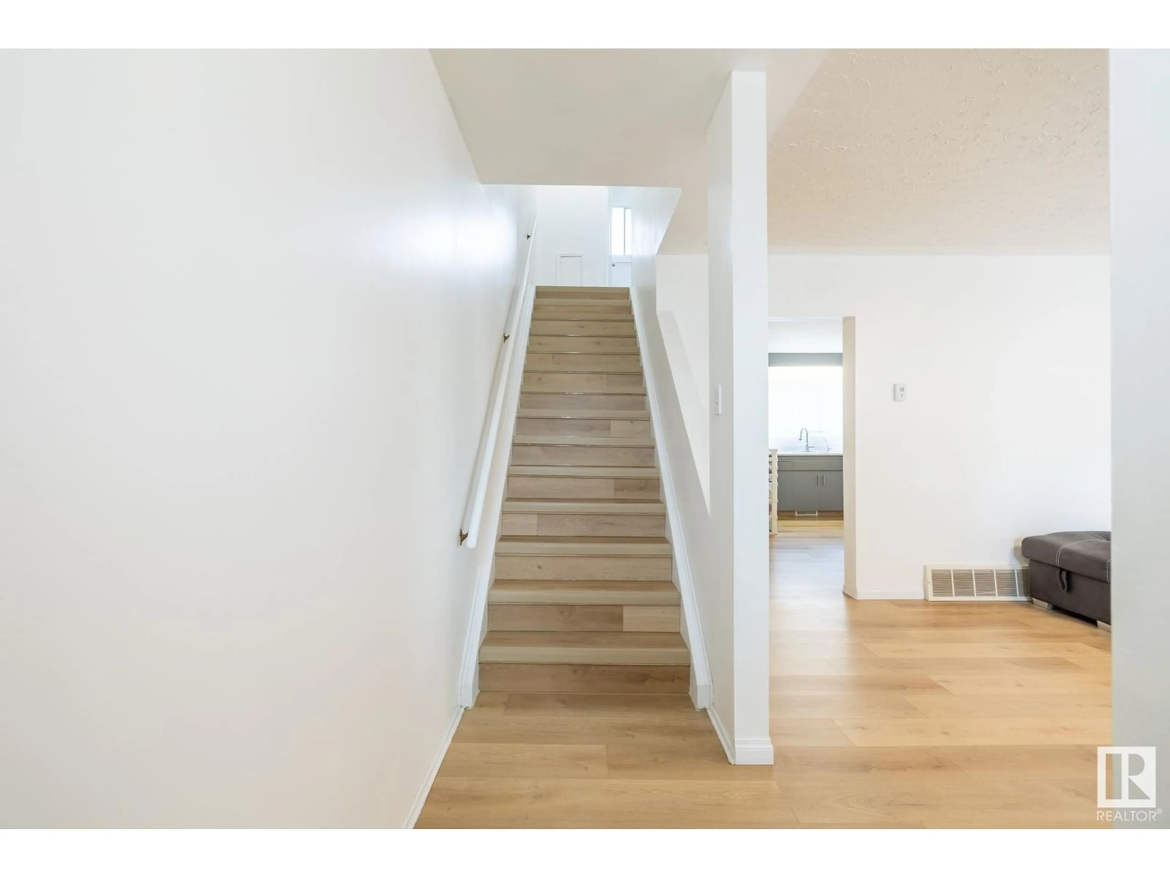 Stairs for 10704 51 AV, Edmonton Alberta T6H0L2