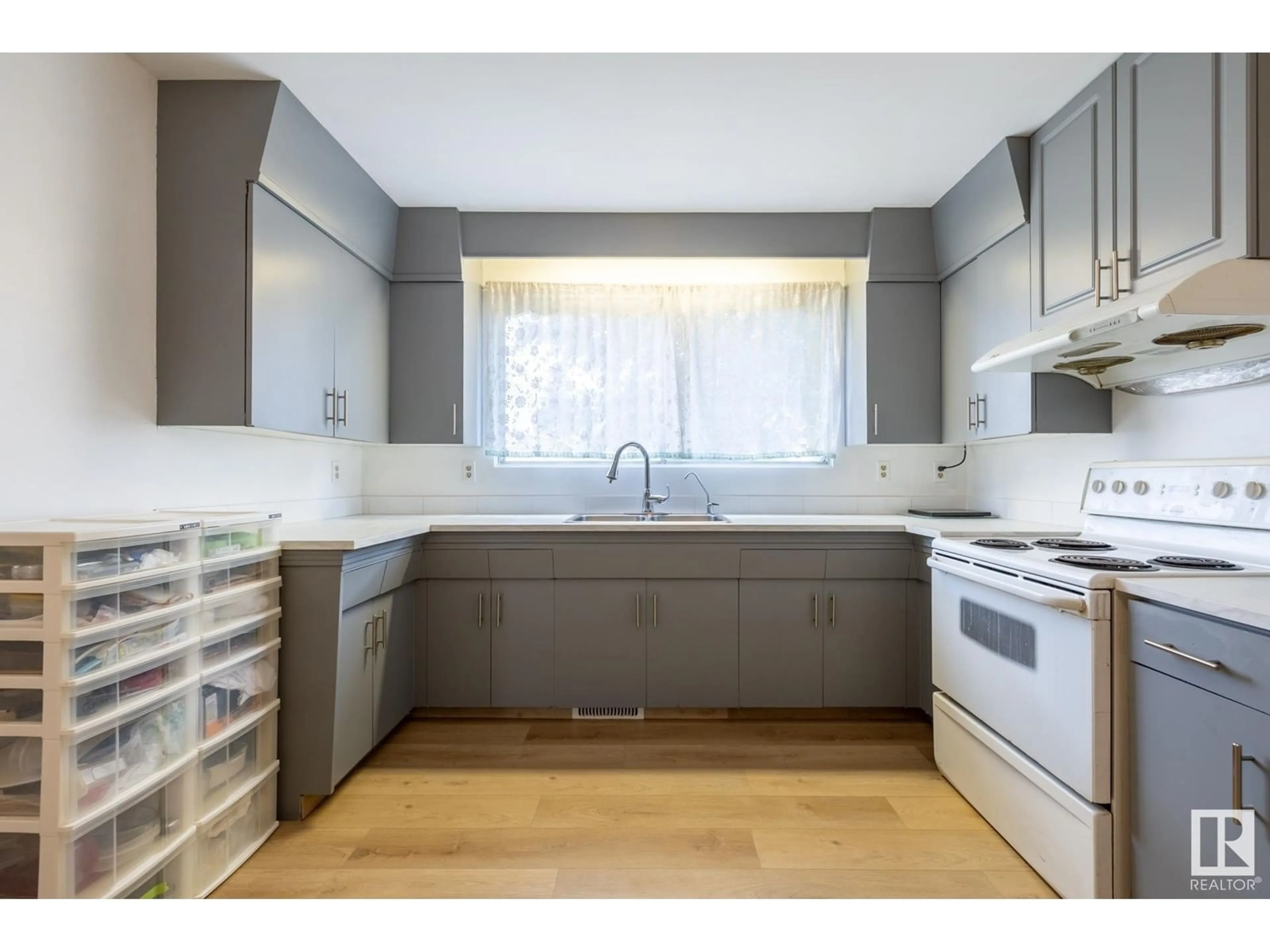 Unknown for 10704 51 AV, Edmonton Alberta T6H0L2