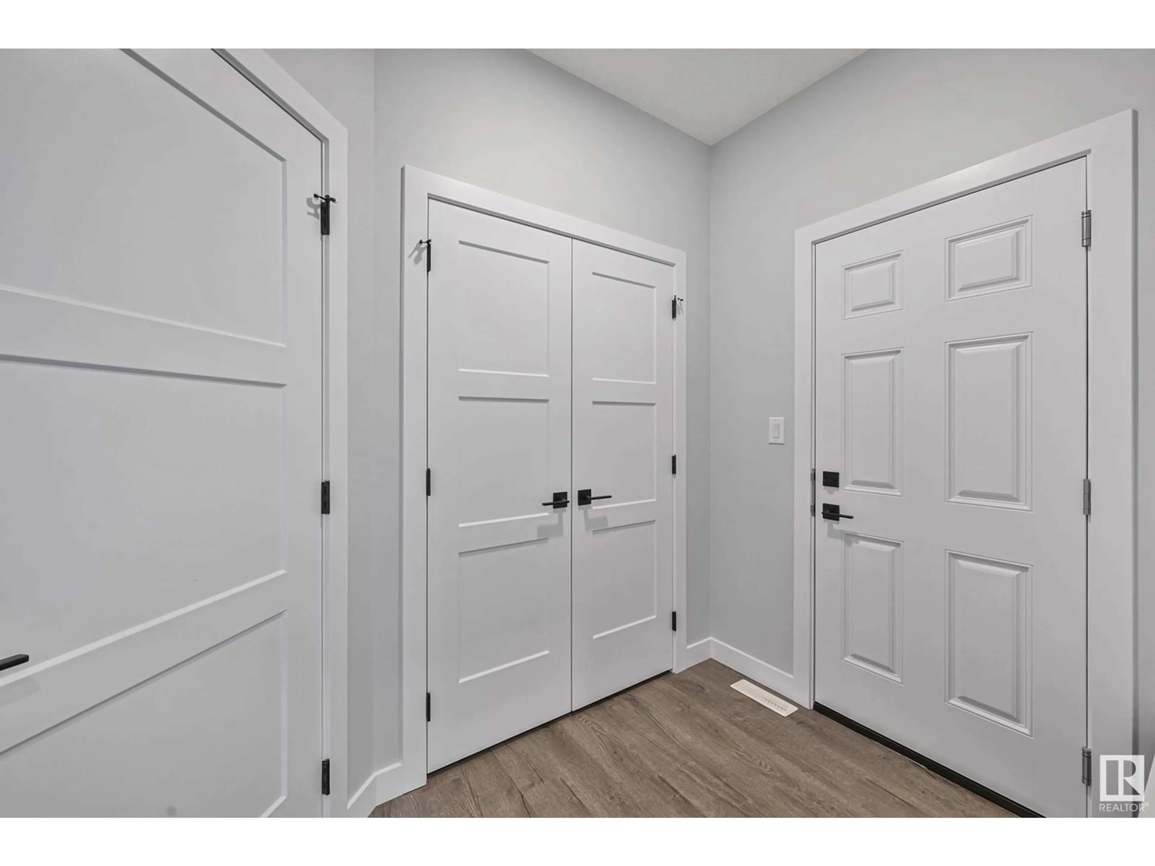 Indoor entryway for 76 MAPLE CR, Gibbons Alberta T0A1N0