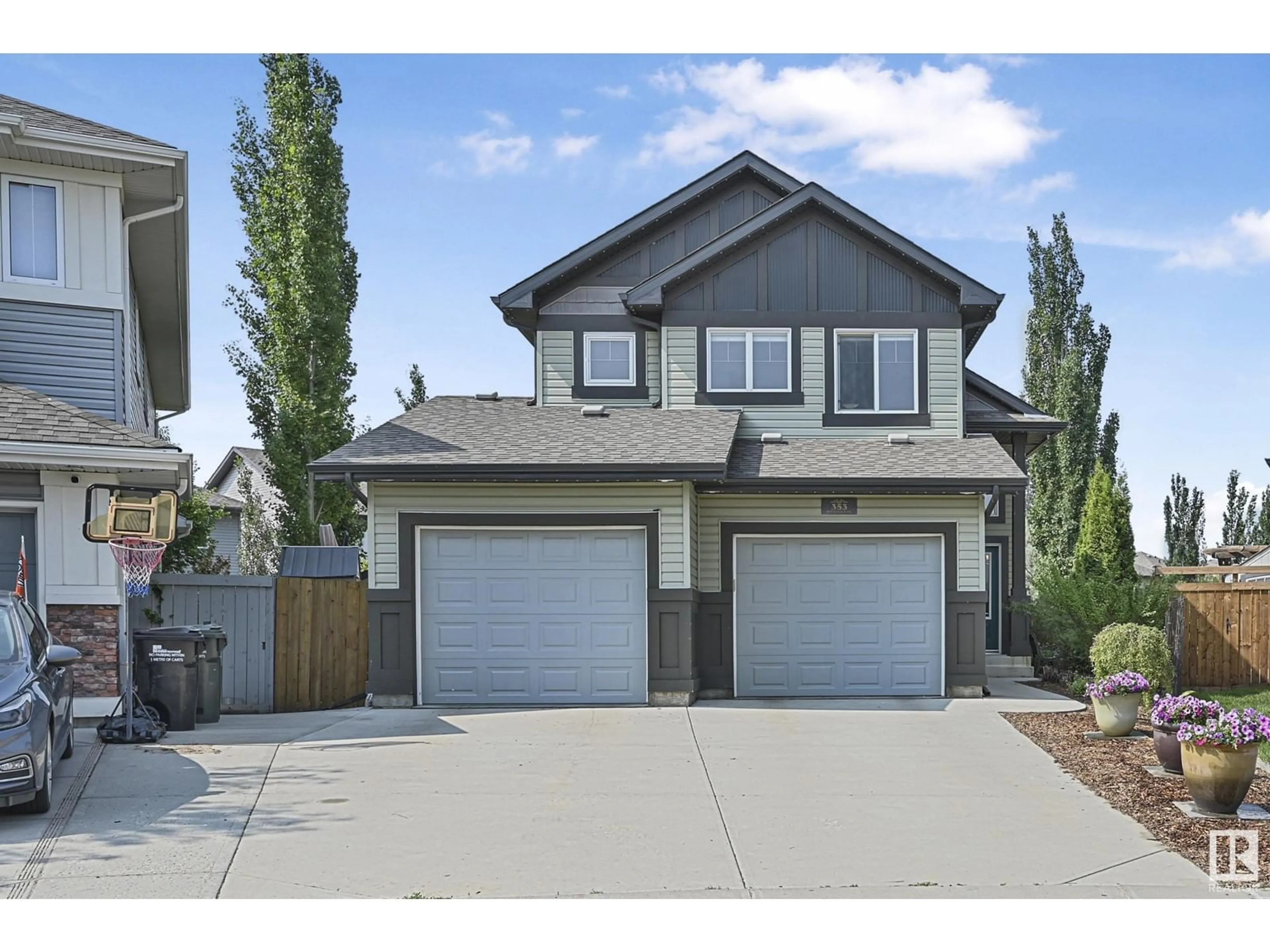 Home with vinyl exterior material, street for 353 STILL CREEK CR, Sherwood Park Alberta T8H0S7